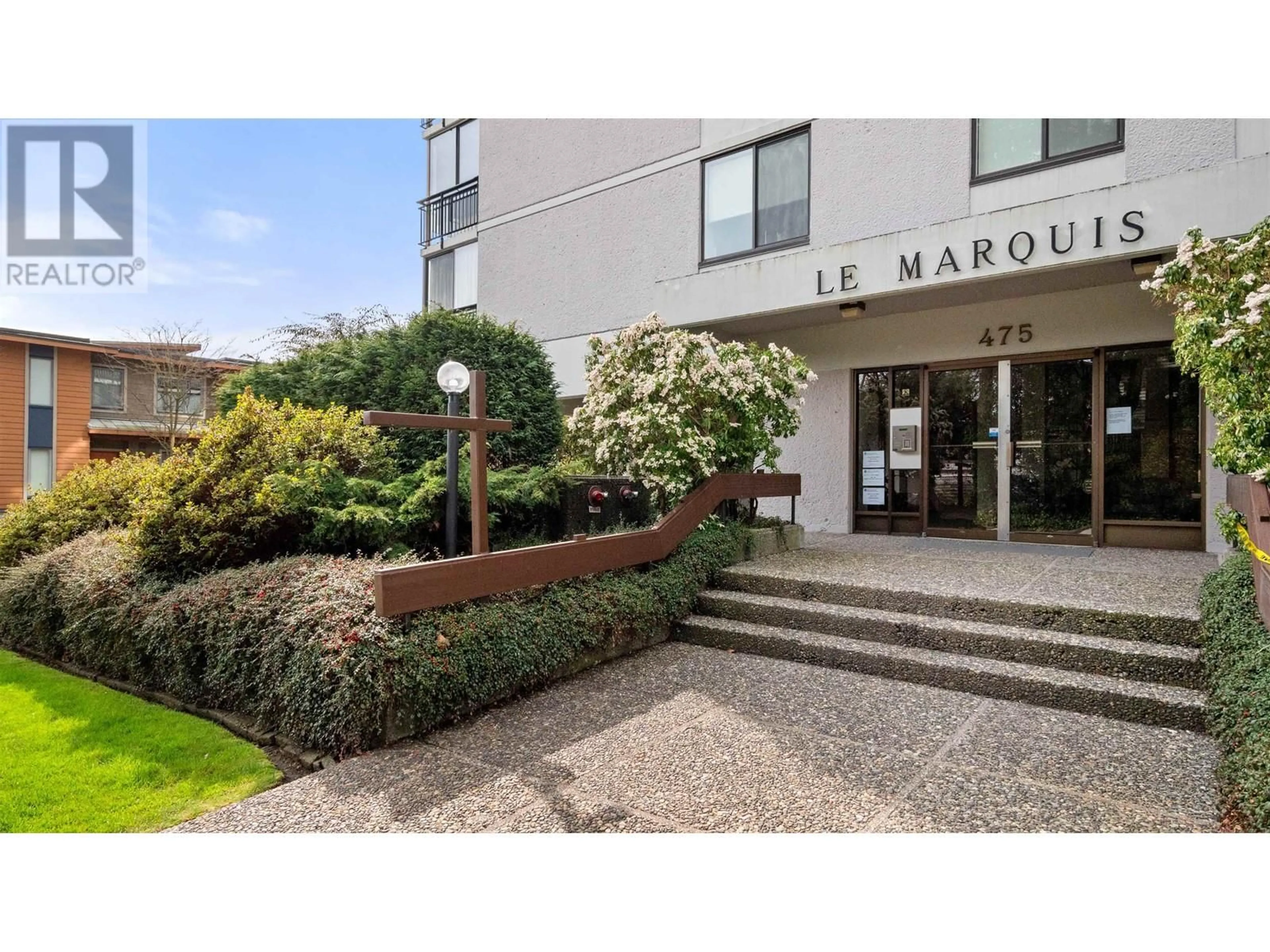 Indoor foyer for 401 - 475 13TH STREET, West Vancouver British Columbia V7T2N7