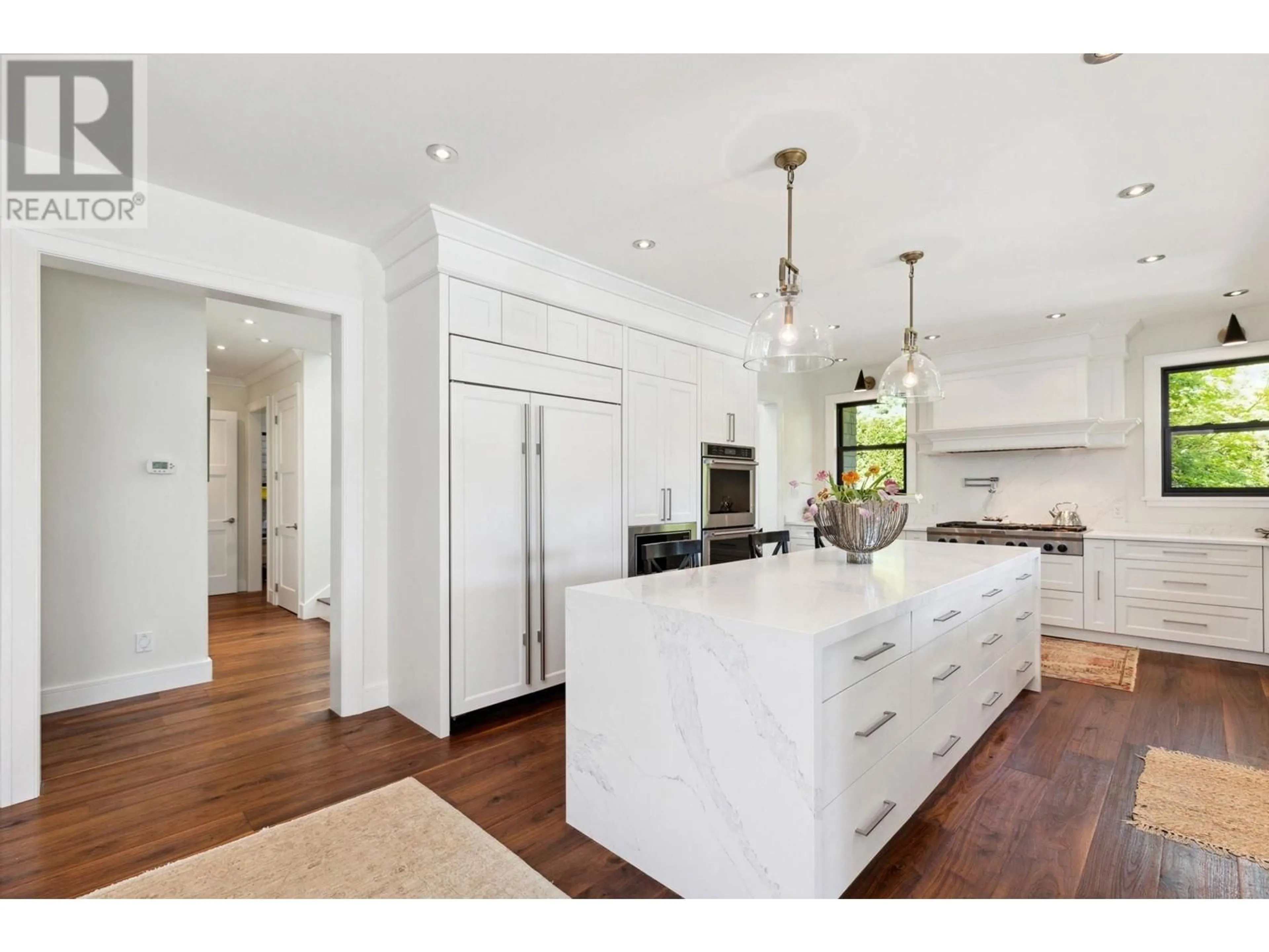 Open concept kitchen, unknown for 939 FRIAR CRESCENT, North Vancouver British Columbia V7G1M5