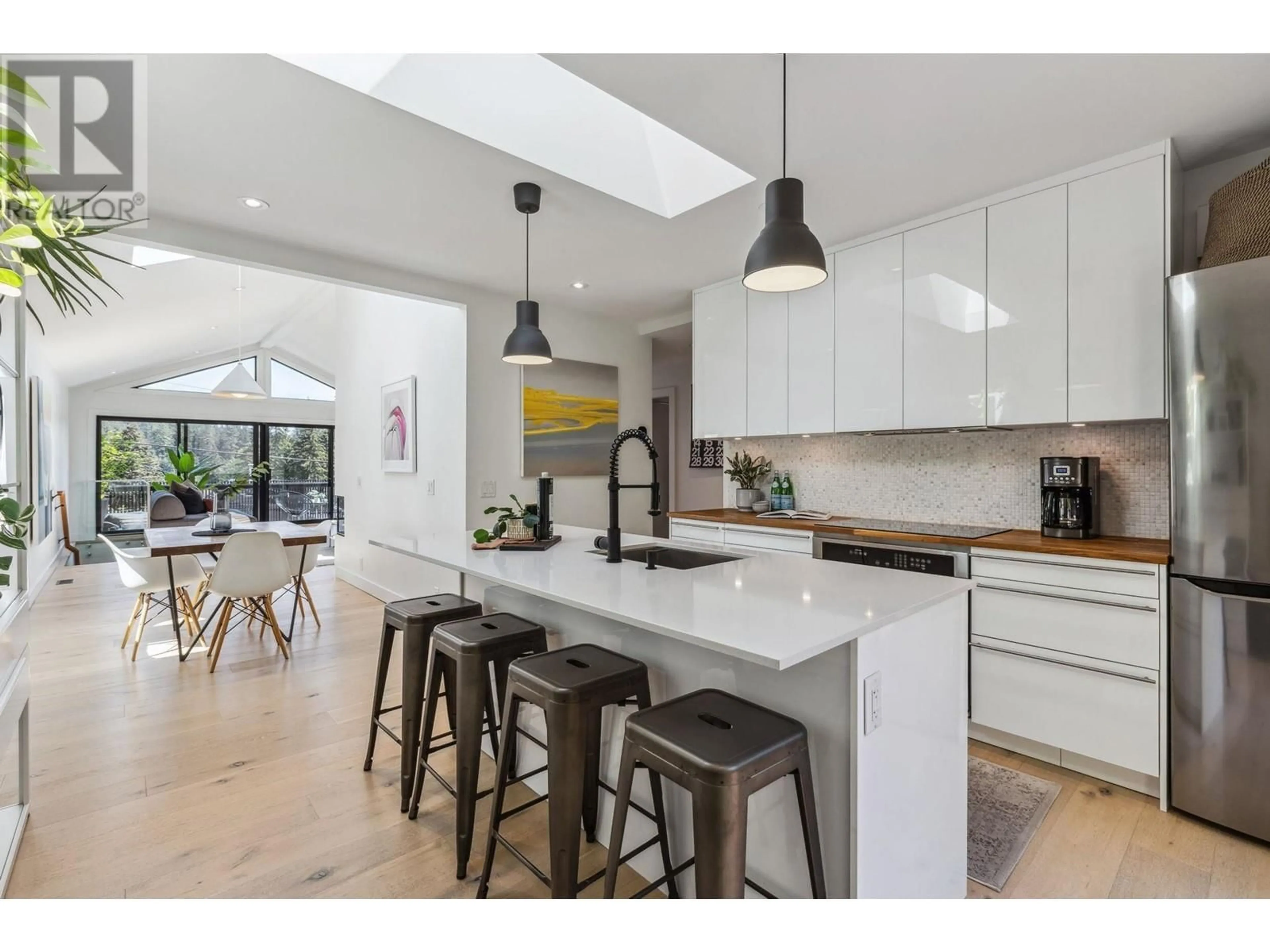 Open concept kitchen, unknown for 1964 CLIFFWOOD ROAD, North Vancouver British Columbia V7G1S2