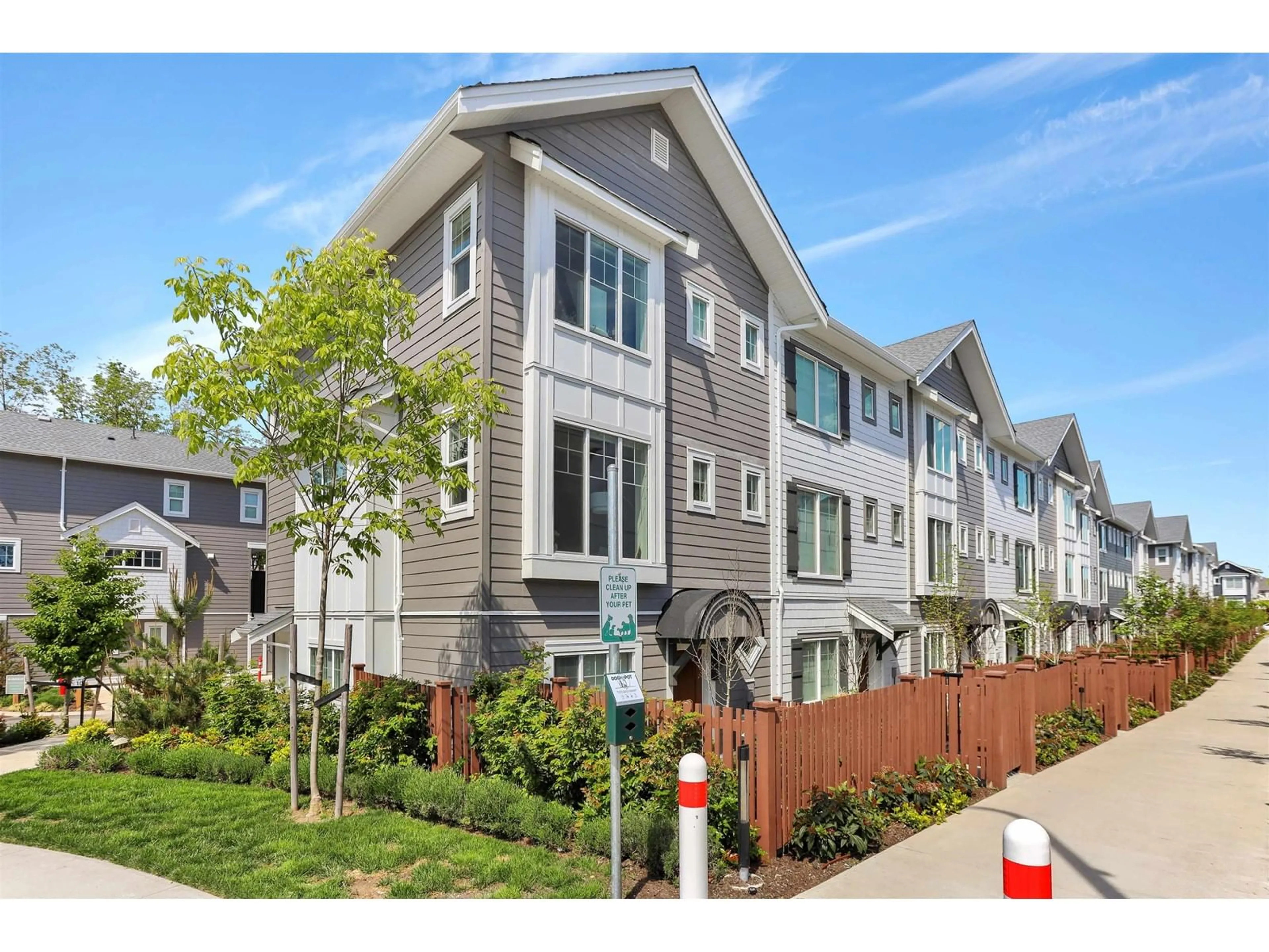 Home with vinyl exterior material, street for 1 - 7919 204B, Langley British Columbia V2Y3T7