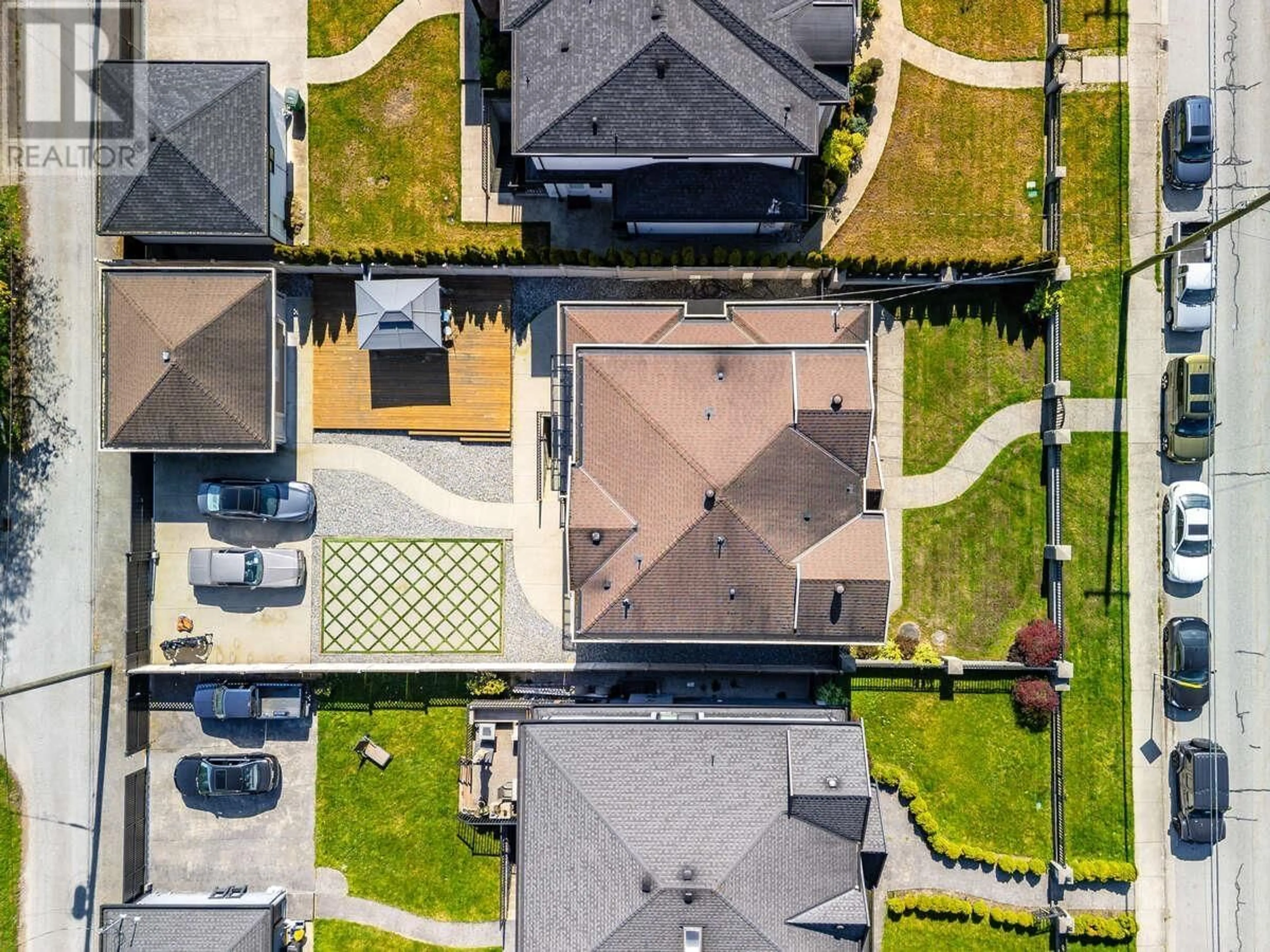 A pic from outside/outdoor area/front of a property/back of a property/a pic from drone, street for 8588 ARMSTRONG AVENUE, Burnaby British Columbia V3N2H5