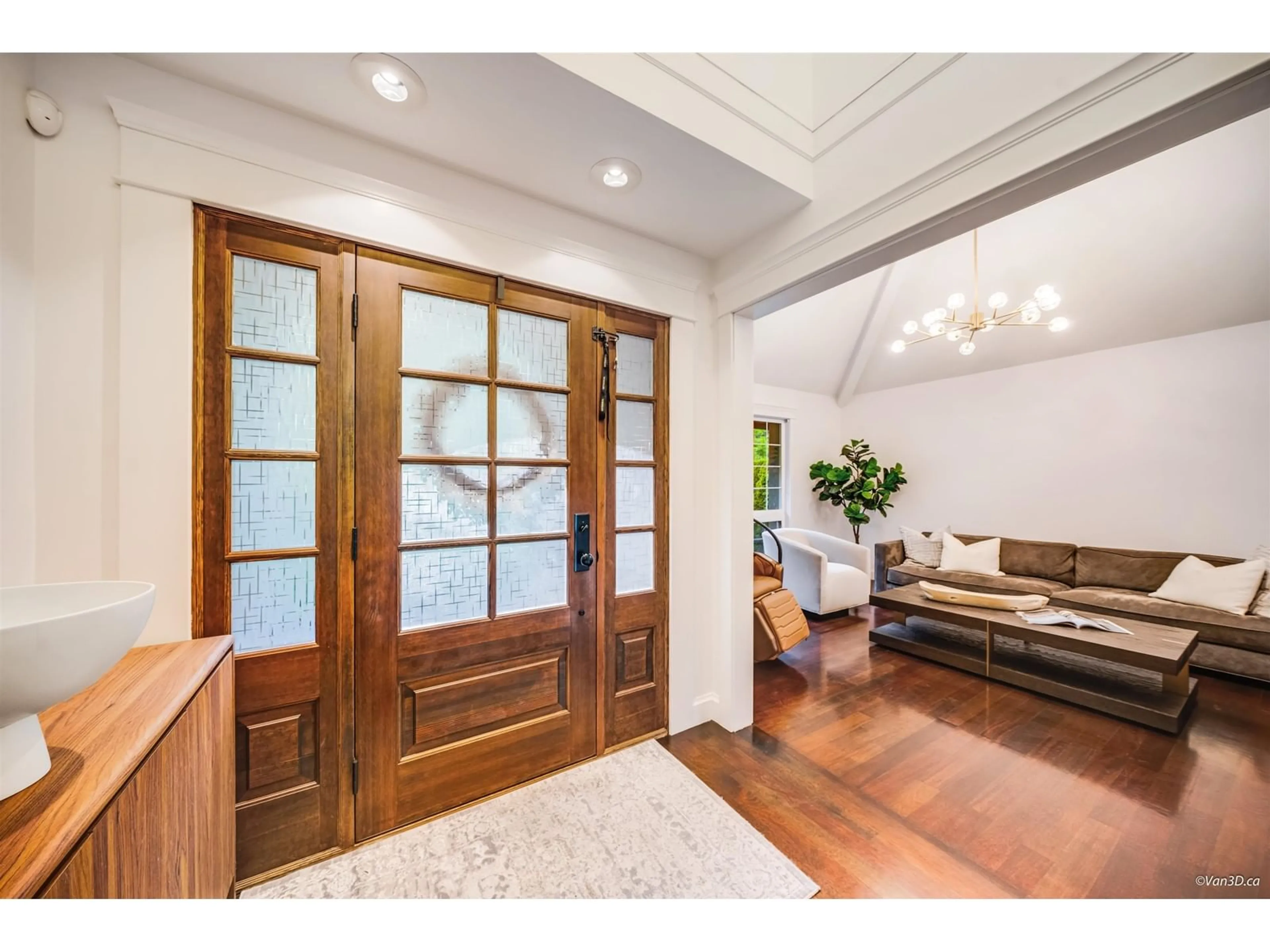 Indoor entryway for 2438 148, Surrey British Columbia V4P1N5