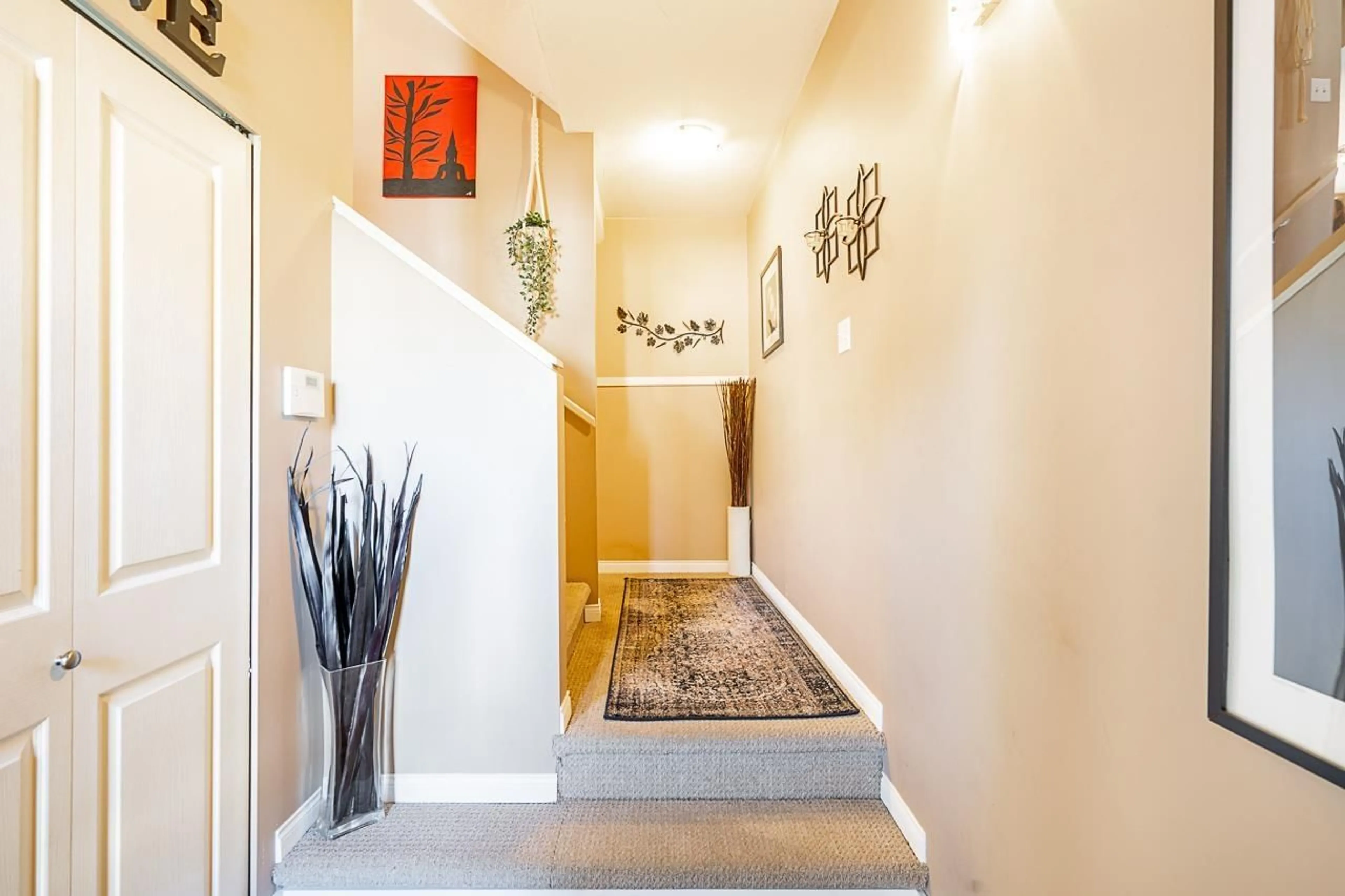 Indoor foyer for 17 - 10238 155A, Surrey British Columbia V3R0V8