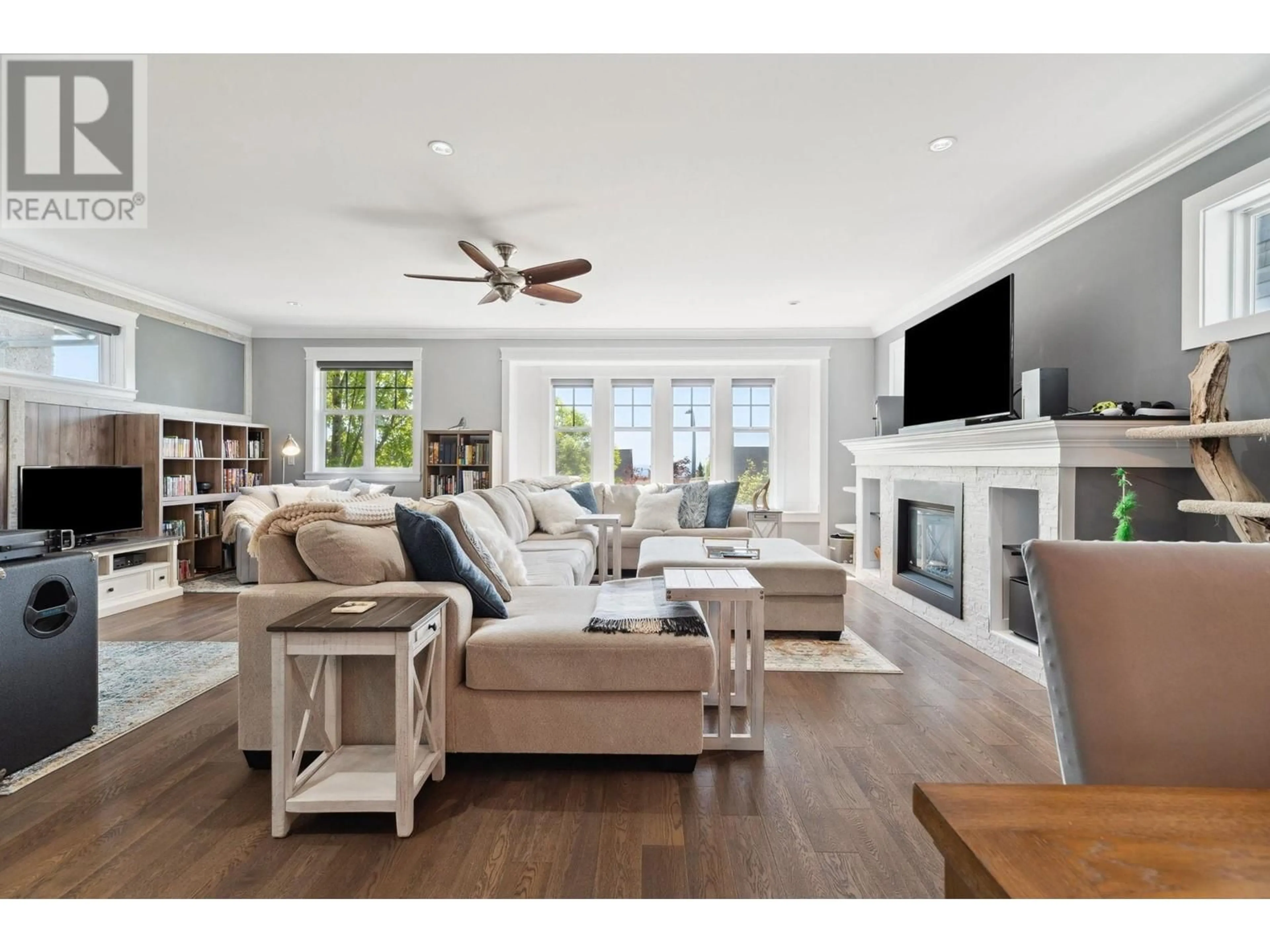 Living room with furniture, wood/laminate floor for 3467 DAVID AVENUE, Coquitlam British Columbia V3E0H7