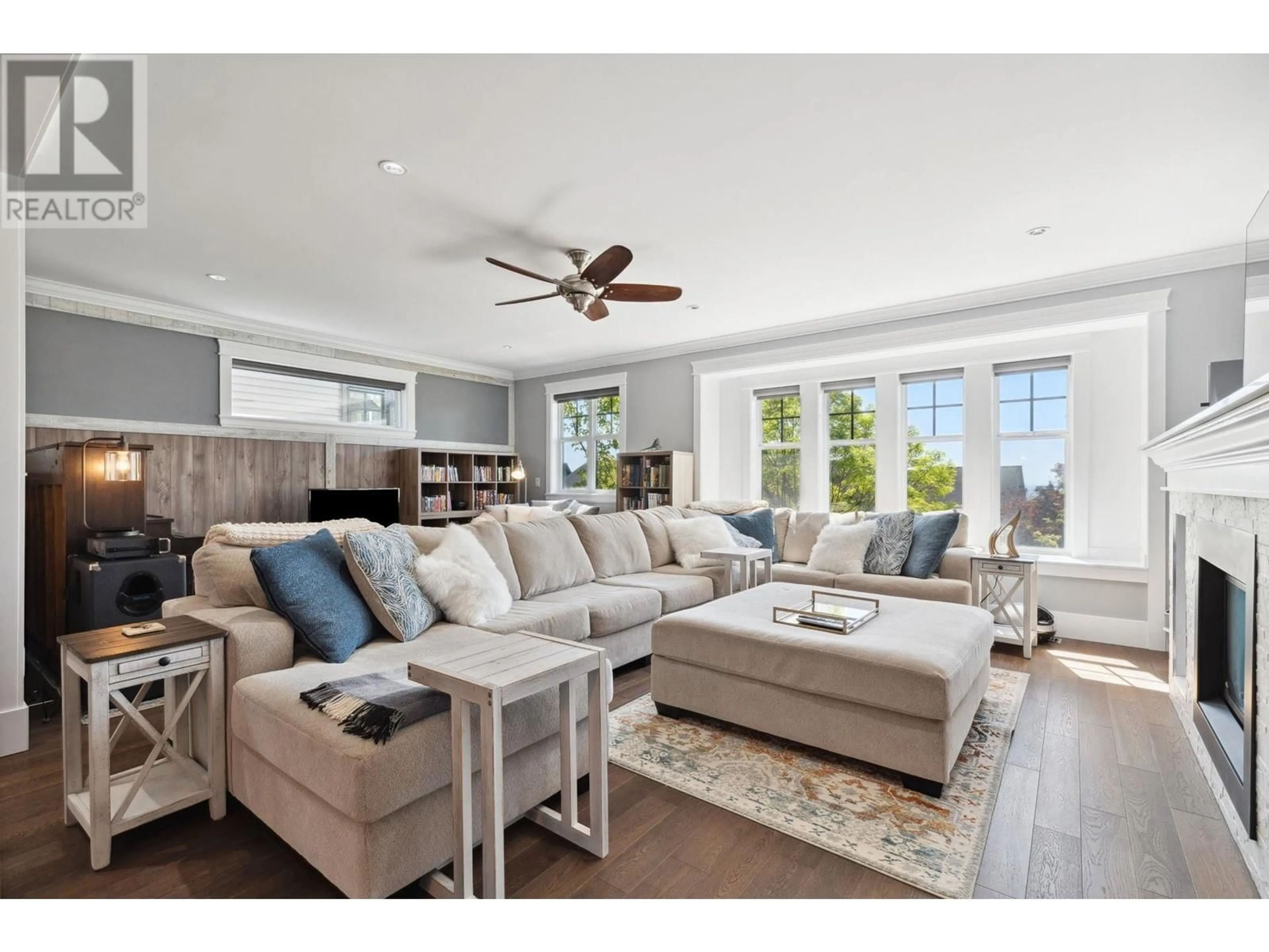 Living room with furniture, unknown for 3467 DAVID AVENUE, Coquitlam British Columbia V3E0H7