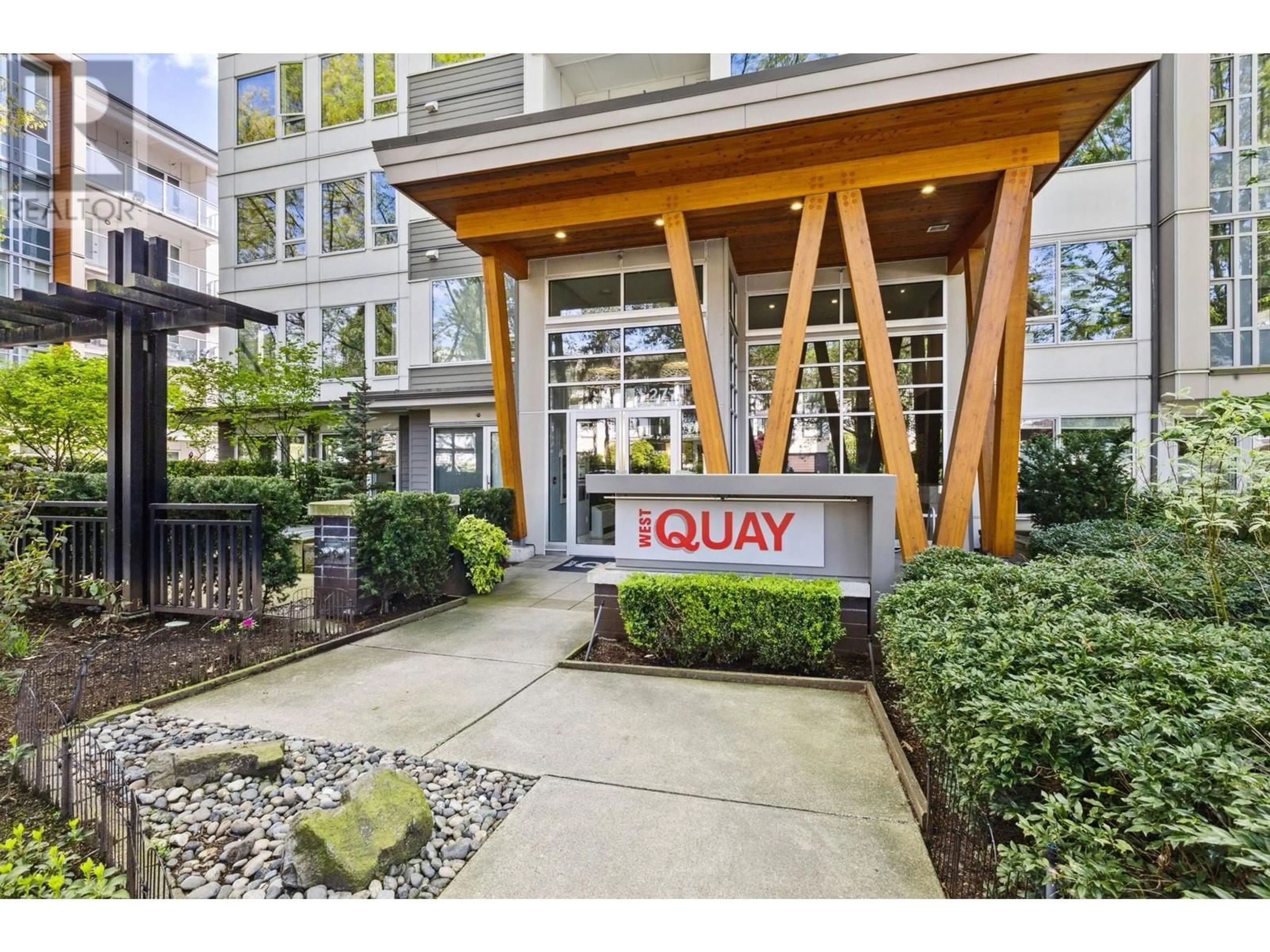 Indoor entryway for 510 - 277 1ST STREET, North Vancouver British Columbia V7M0E8