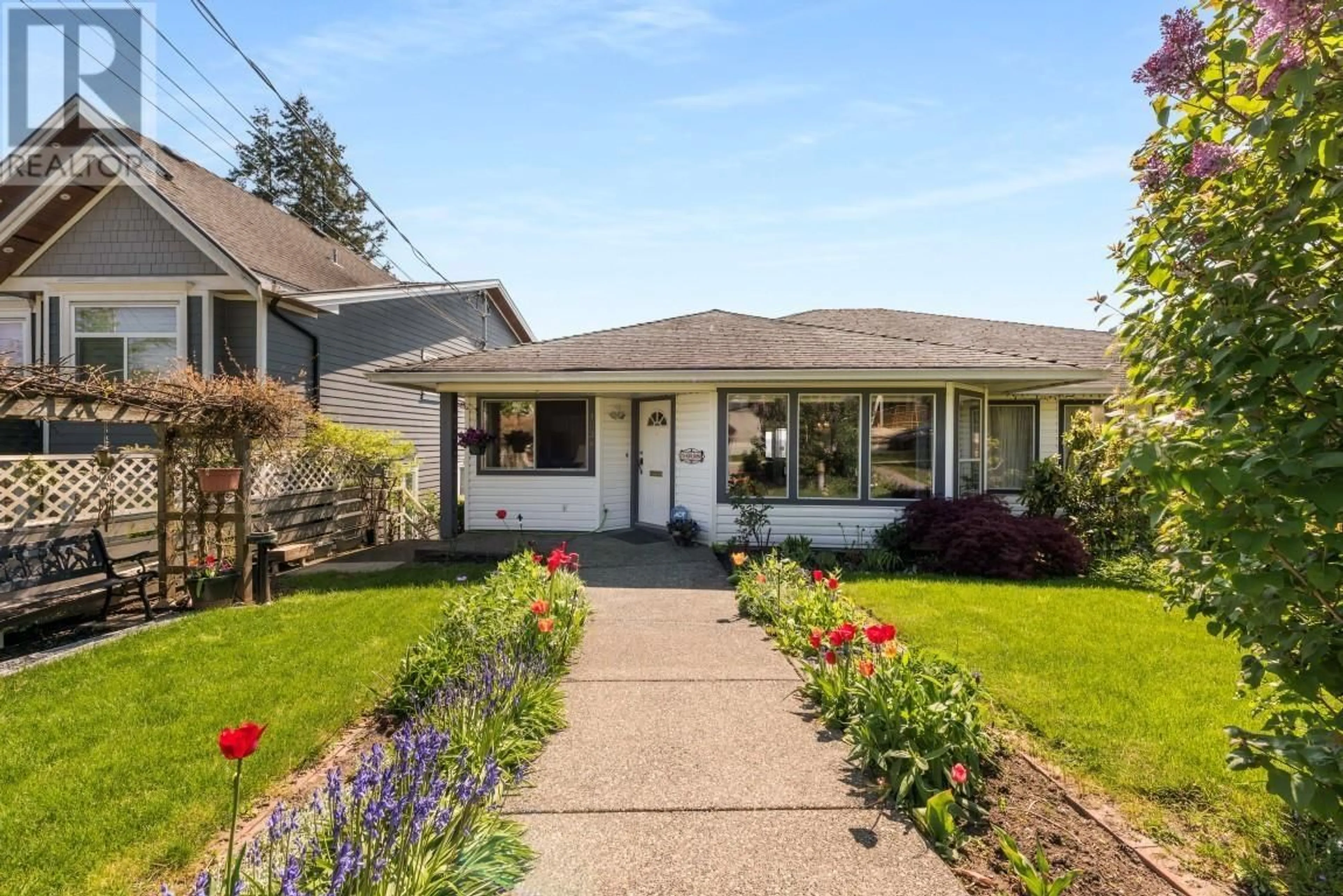 Home with vinyl exterior material, street for 1038 WALLS AVENUE, Coquitlam British Columbia V3K2T7