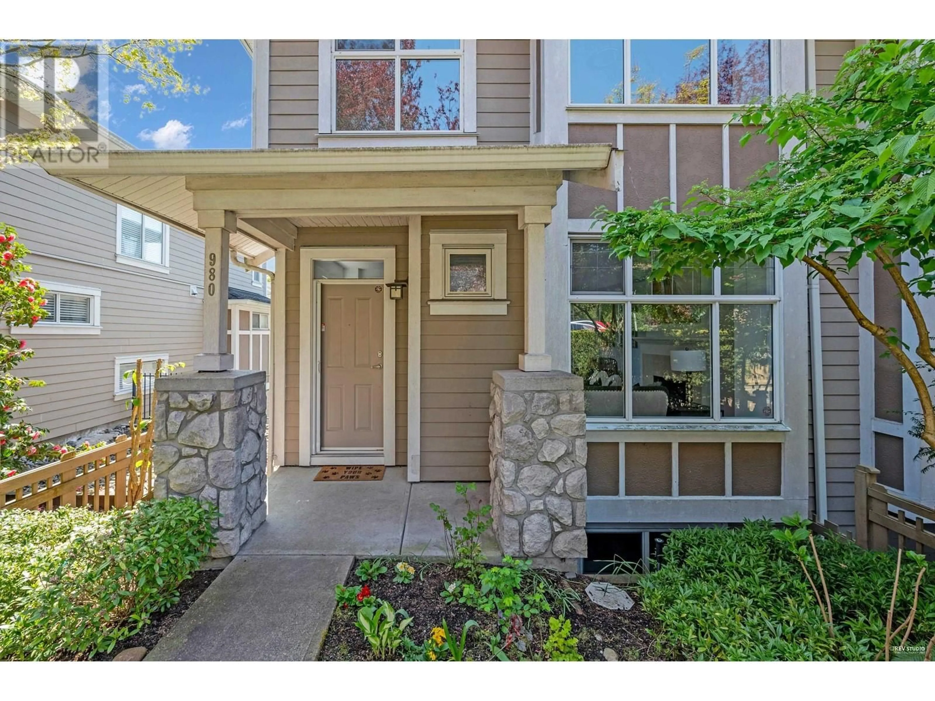 Indoor entryway for 980 58TH AVENUE, Vancouver British Columbia V6P6Y3