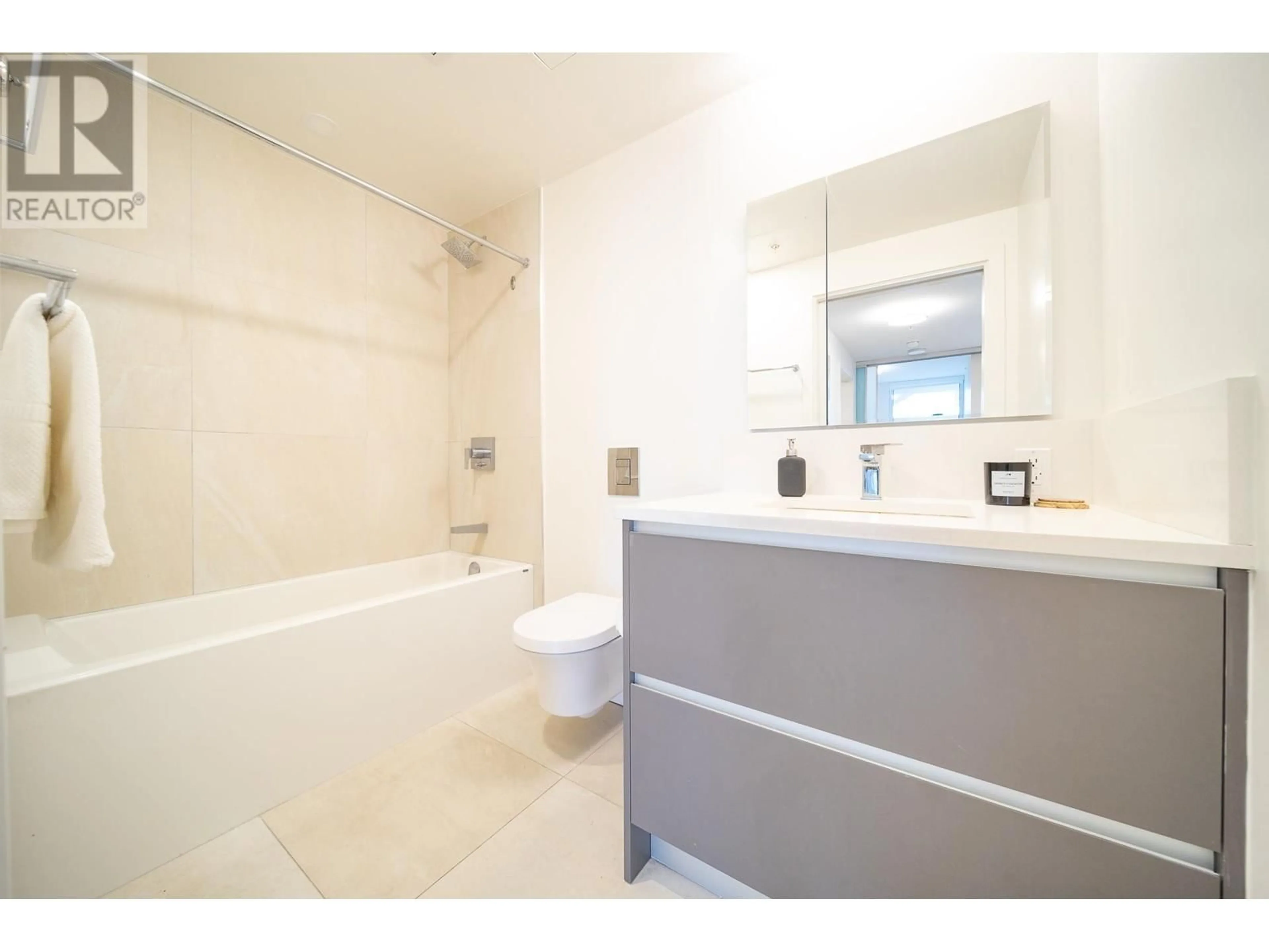 Standard bathroom, ceramic/tile floor for 320 - 180 2ND AVENUE, Vancouver British Columbia V5T0K4
