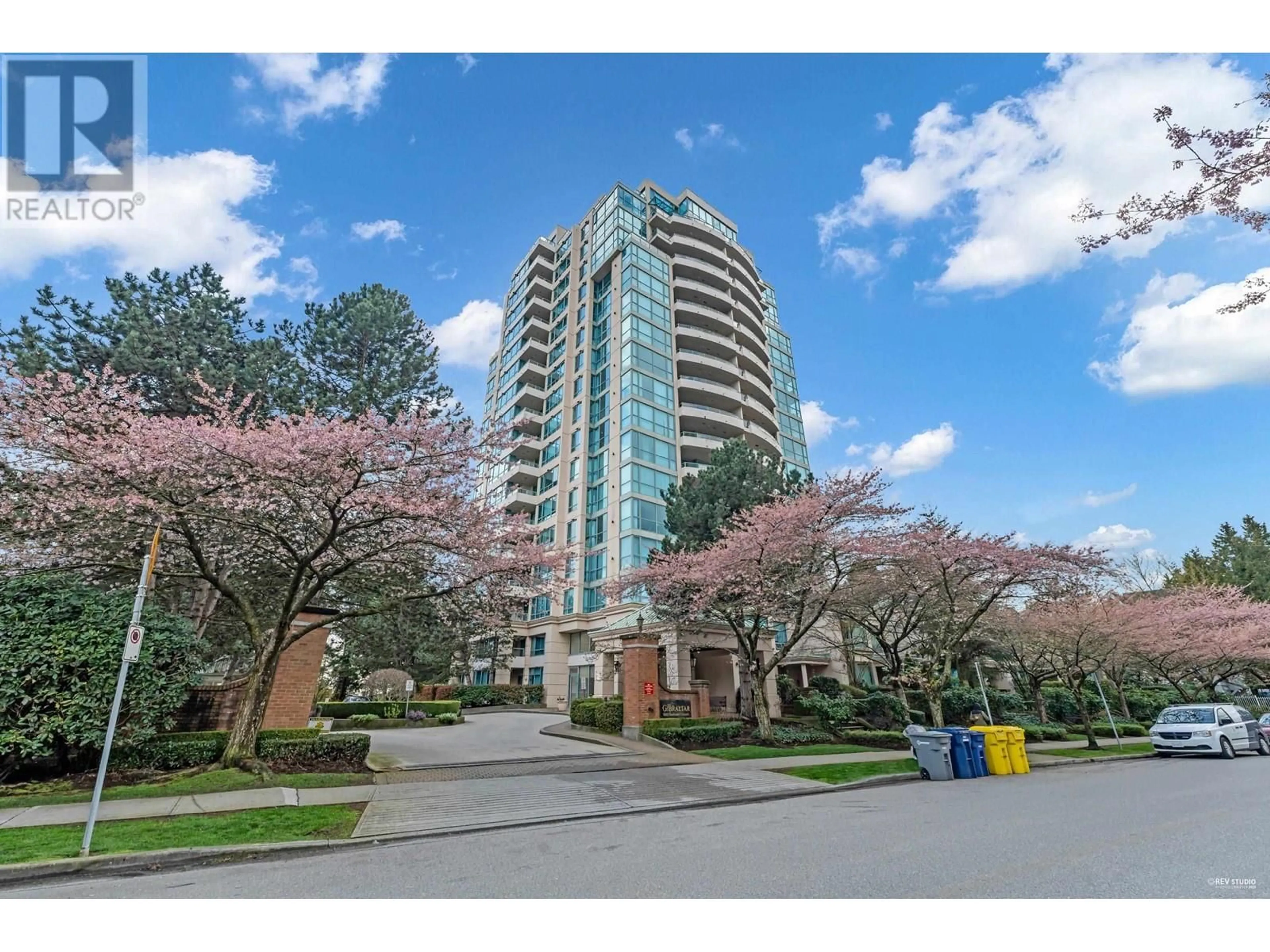 Indoor foyer for 1402 - 6622 SOUTHOAKS CRESCENT, Burnaby British Columbia V5E4K2