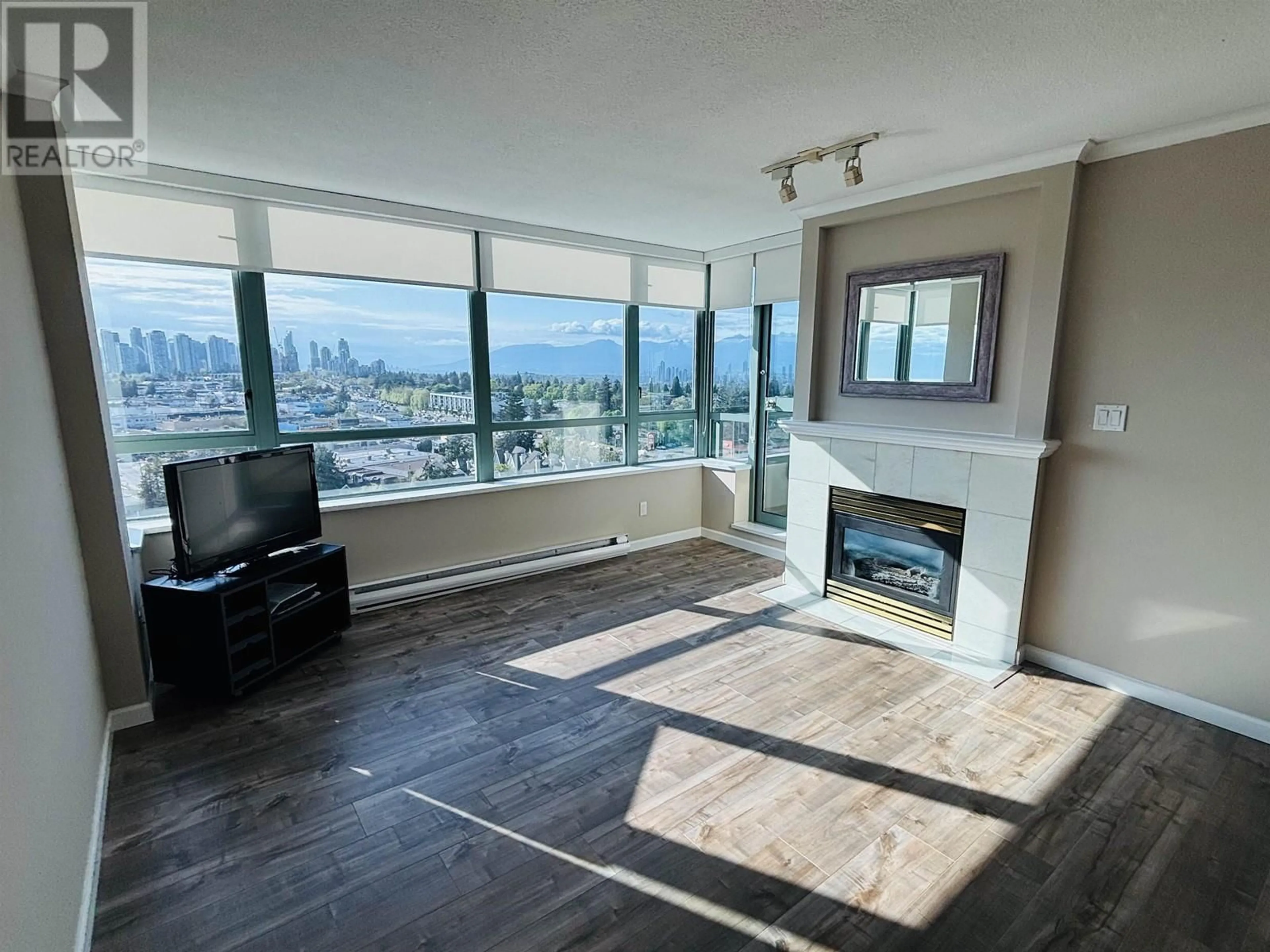 Living room with furniture, wood/laminate floor for 1402 - 6622 SOUTHOAKS CRESCENT, Burnaby British Columbia V5E4K2