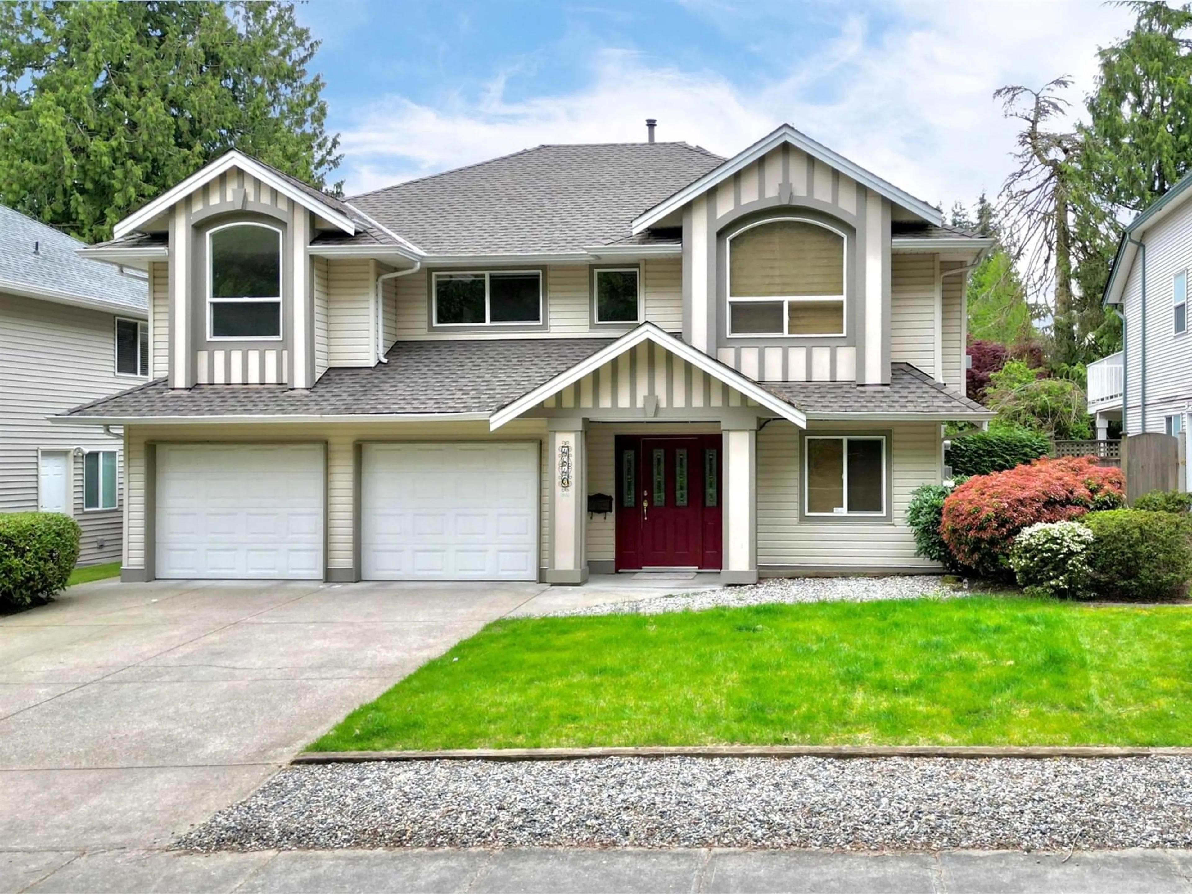 Home with vinyl exterior material, street for 4840 196, Langley British Columbia V3A7Z7