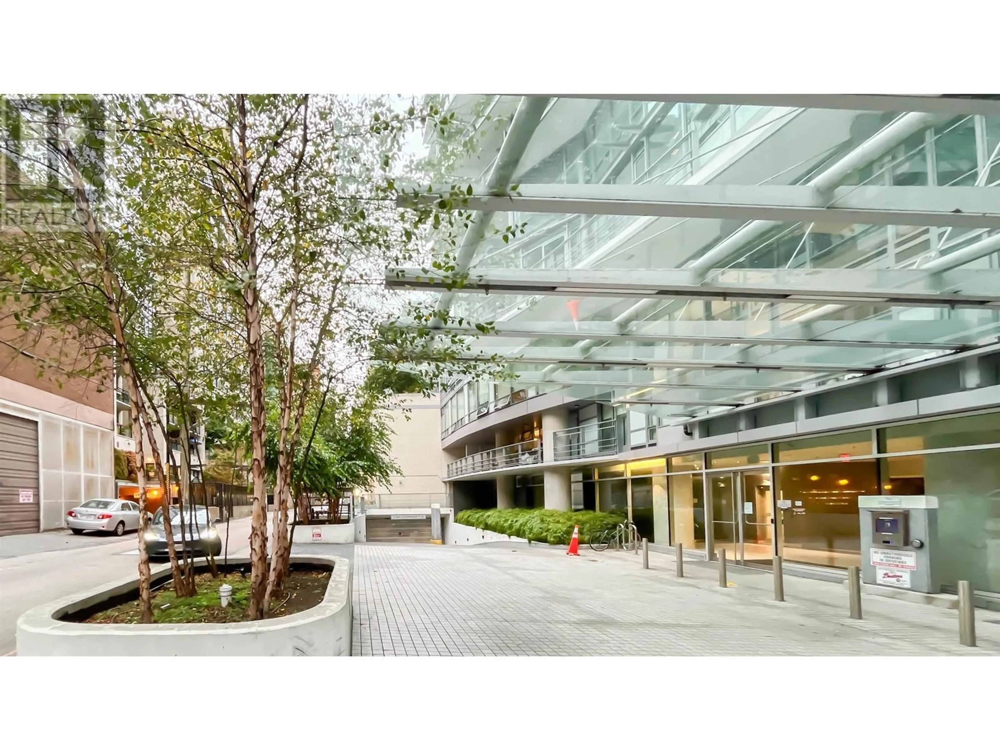 Indoor foyer for 512 - 1283 HOWE STREET, Vancouver British Columbia V6Z0E3