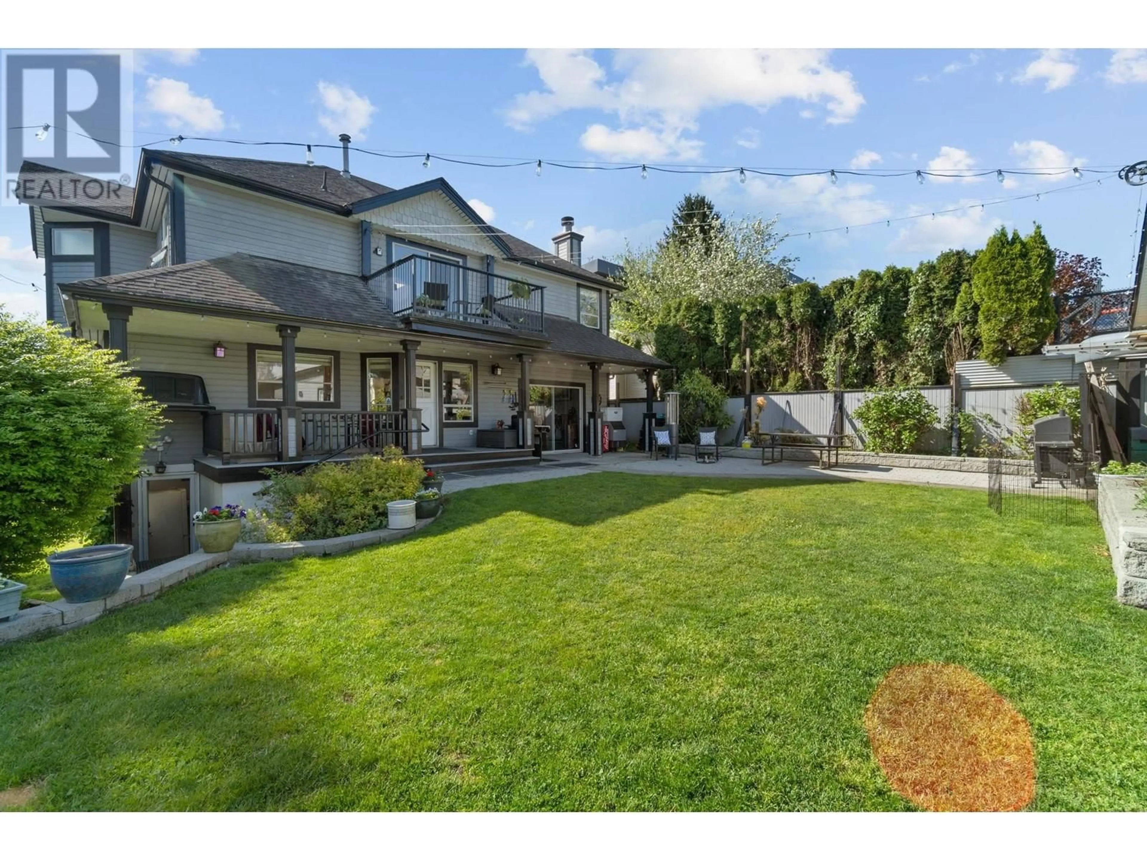 A pic from outside/outdoor area/front of a property/back of a property/a pic from drone, unknown for 473 ELMER STREET, New Westminster British Columbia V3L4M6