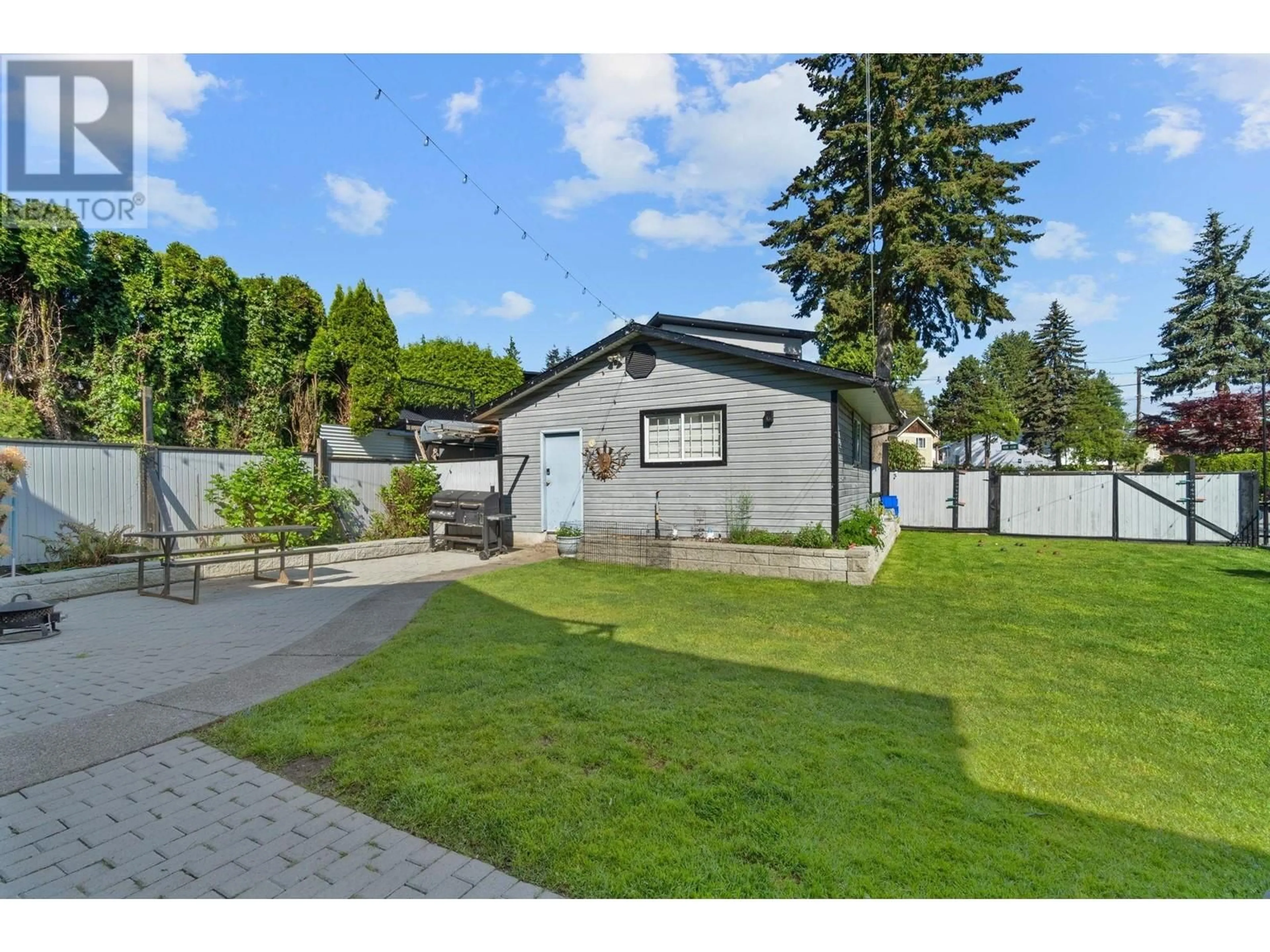 A pic from outside/outdoor area/front of a property/back of a property/a pic from drone, street for 473 ELMER STREET, New Westminster British Columbia V3L4M6
