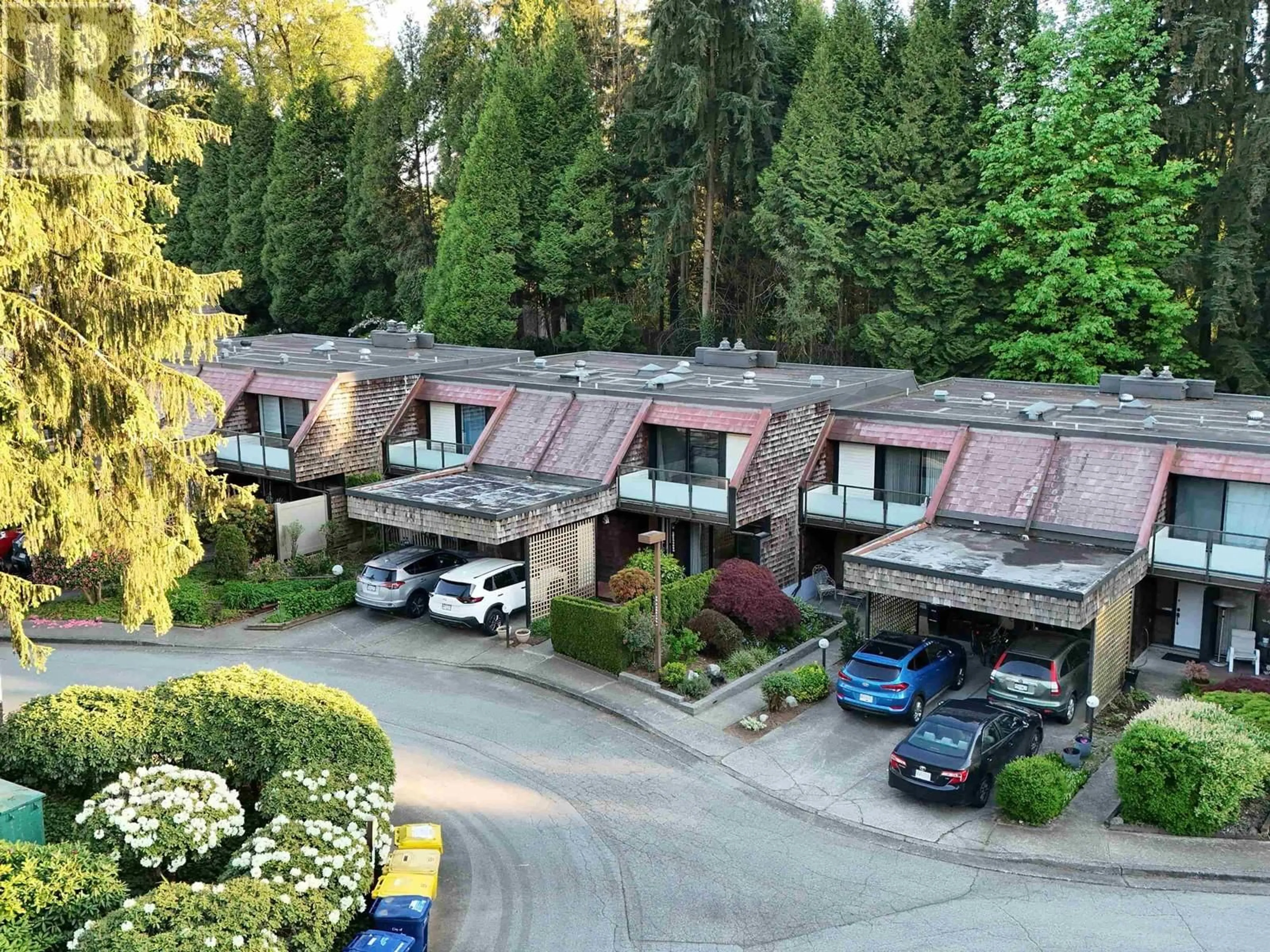 A pic from outside/outdoor area/front of a property/back of a property/a pic from drone, unknown for 9828 BELFRIAR DRIVE, Burnaby British Columbia V3N4N1