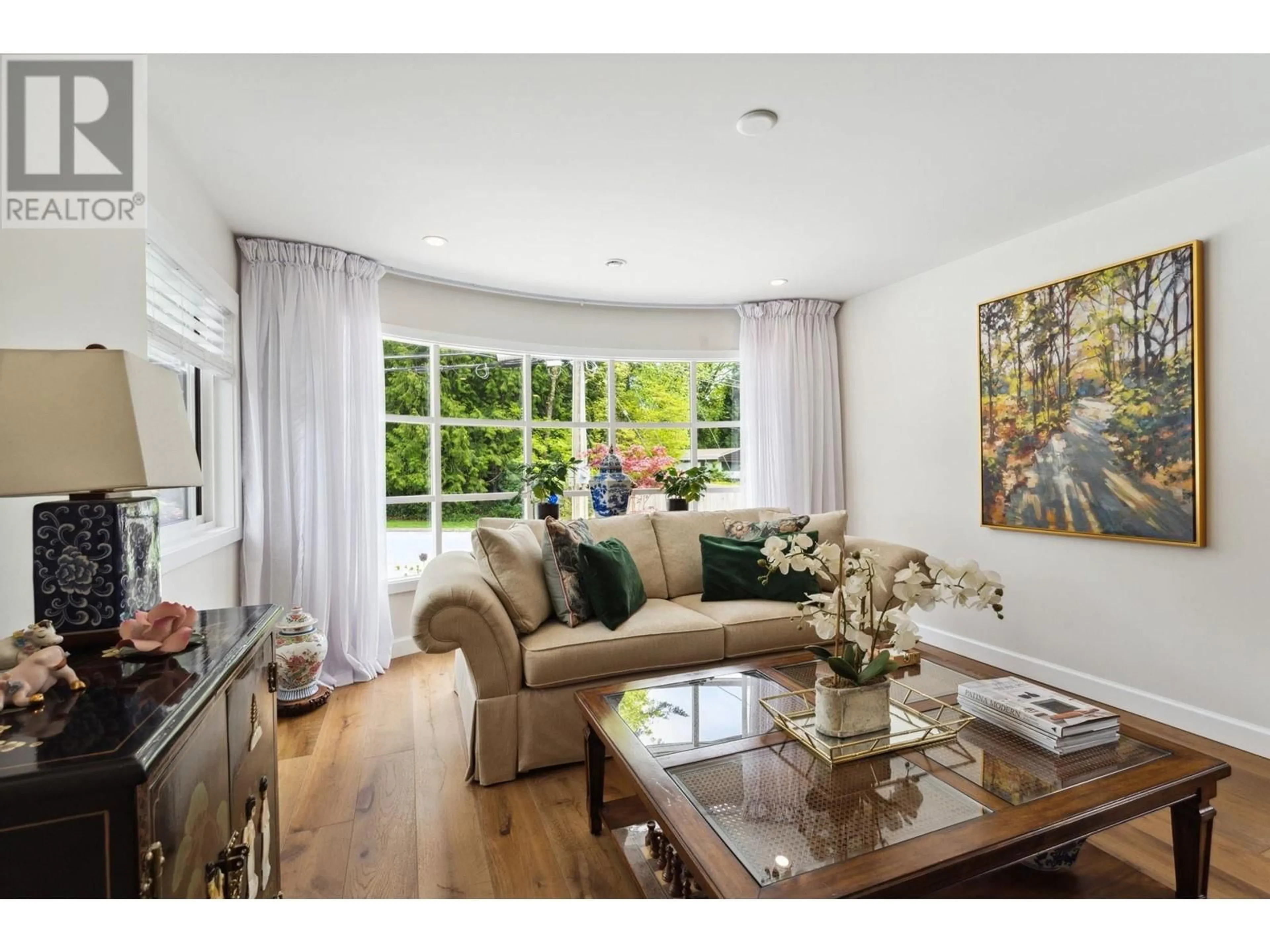 Living room with furniture, wood/laminate floor for 3061 BEWICKE AVENUE, North Vancouver British Columbia V7N4B7
