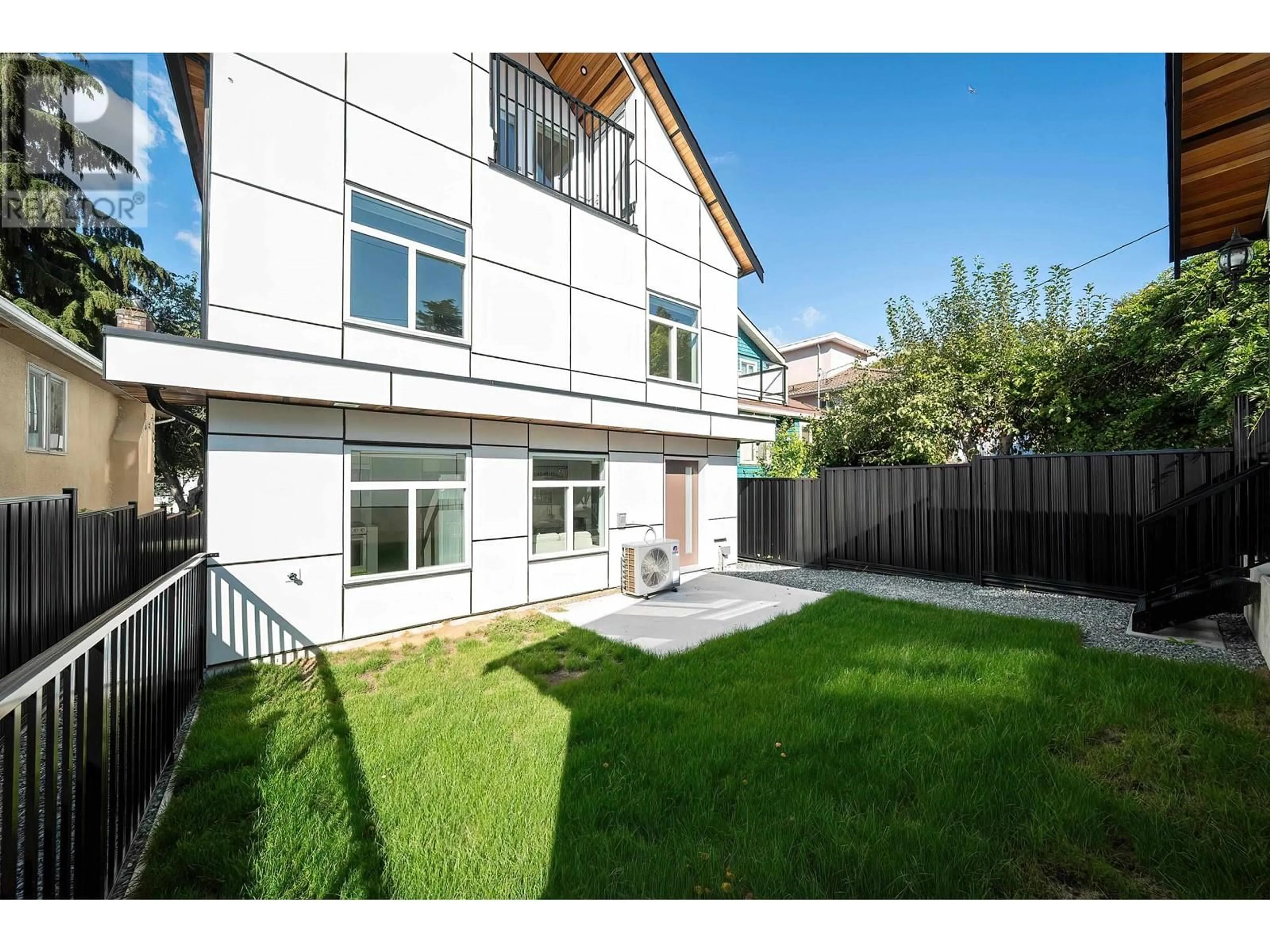 Patio, building for 2 - 2576 28TH AVENUE, Vancouver British Columbia V5R1R6