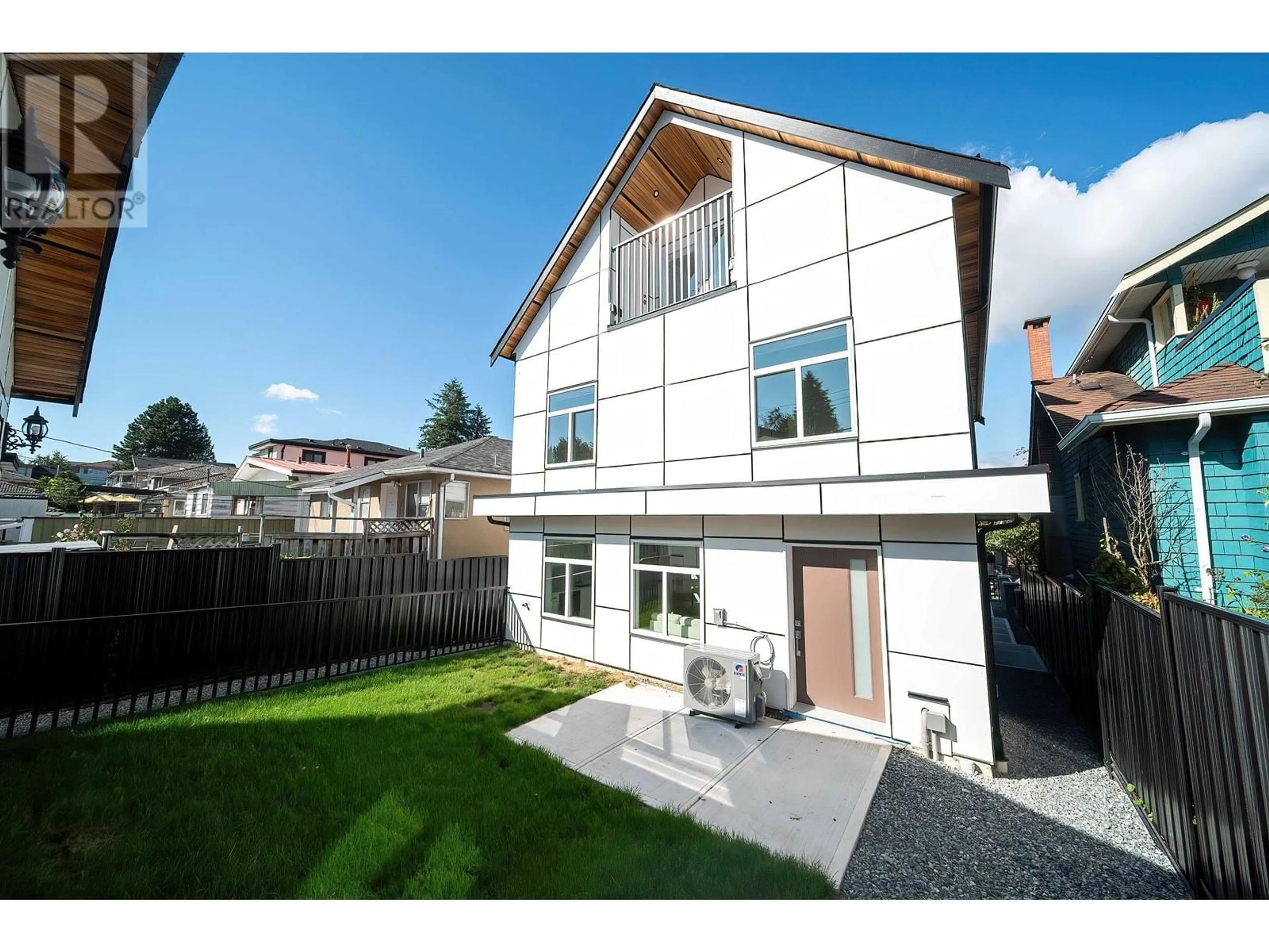 Unknown for 2 - 2576 28TH AVENUE, Vancouver British Columbia V5R1R6