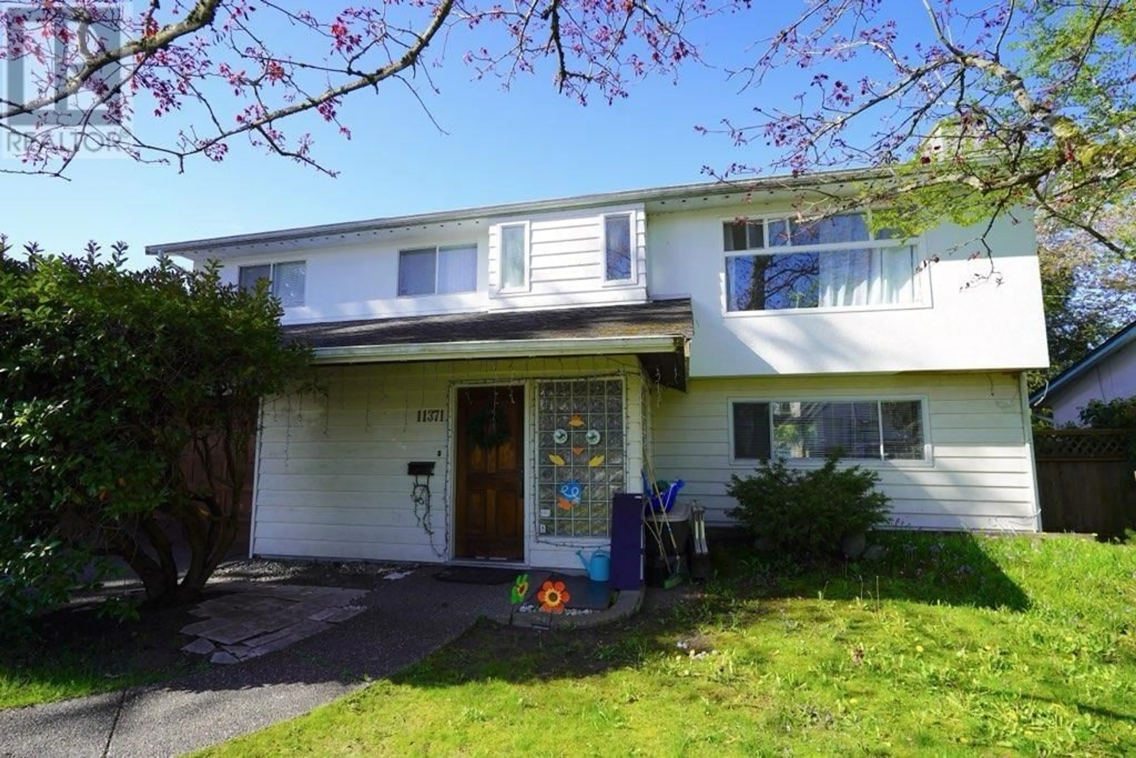 Home with vinyl exterior material, street for 11371 SEAPORT AVENUE, Richmond British Columbia V7A3E2
