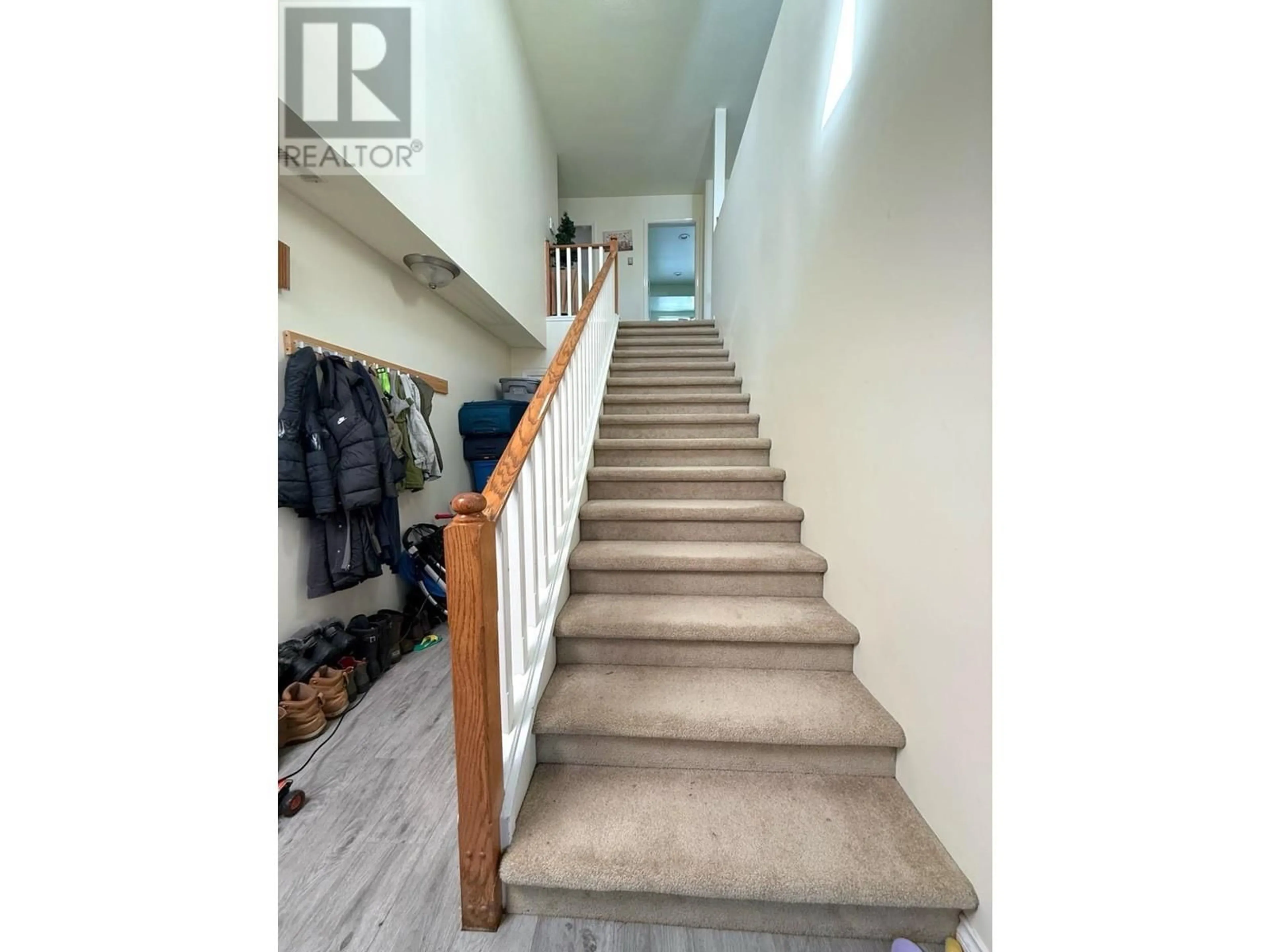 Stairs for 11371 SEAPORT AVENUE, Richmond British Columbia V7A3E2