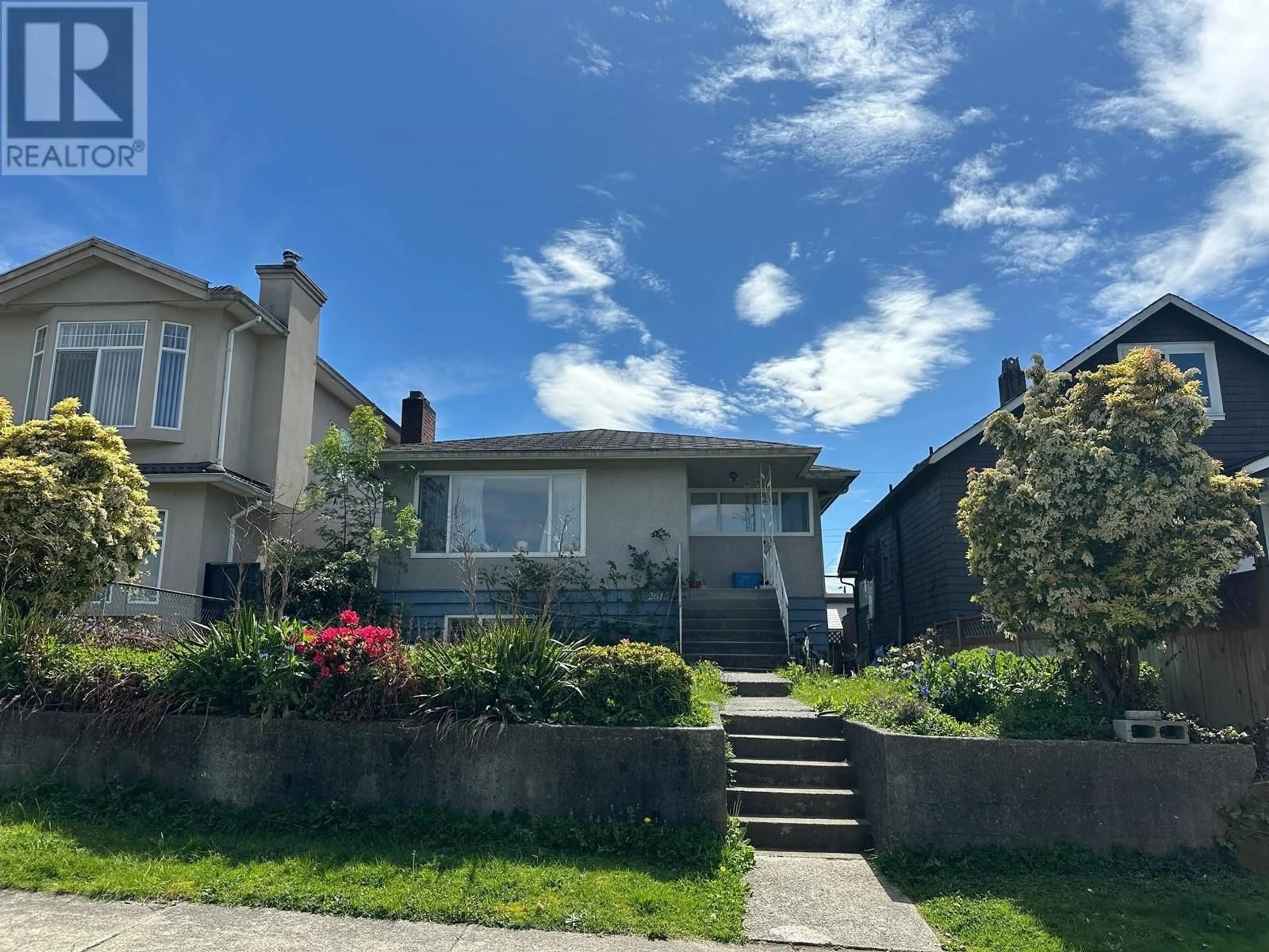 A pic from outside/outdoor area/front of a property/back of a property/a pic from drone, street for 2610 21ST AVENUE, Vancouver British Columbia V5M2W1