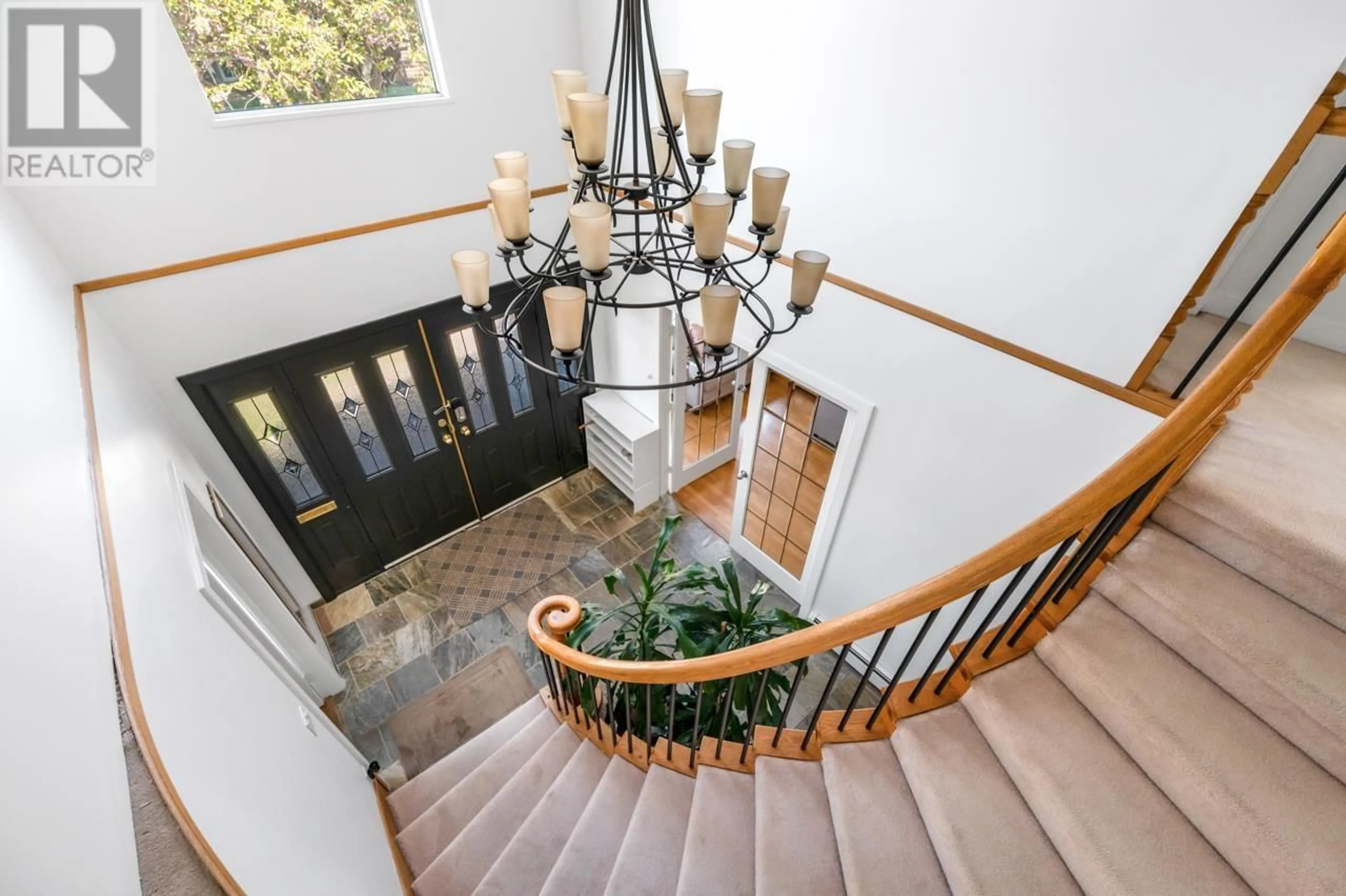 Indoor foyer for 2798 20TH AVENUE, Vancouver British Columbia V6L1H2