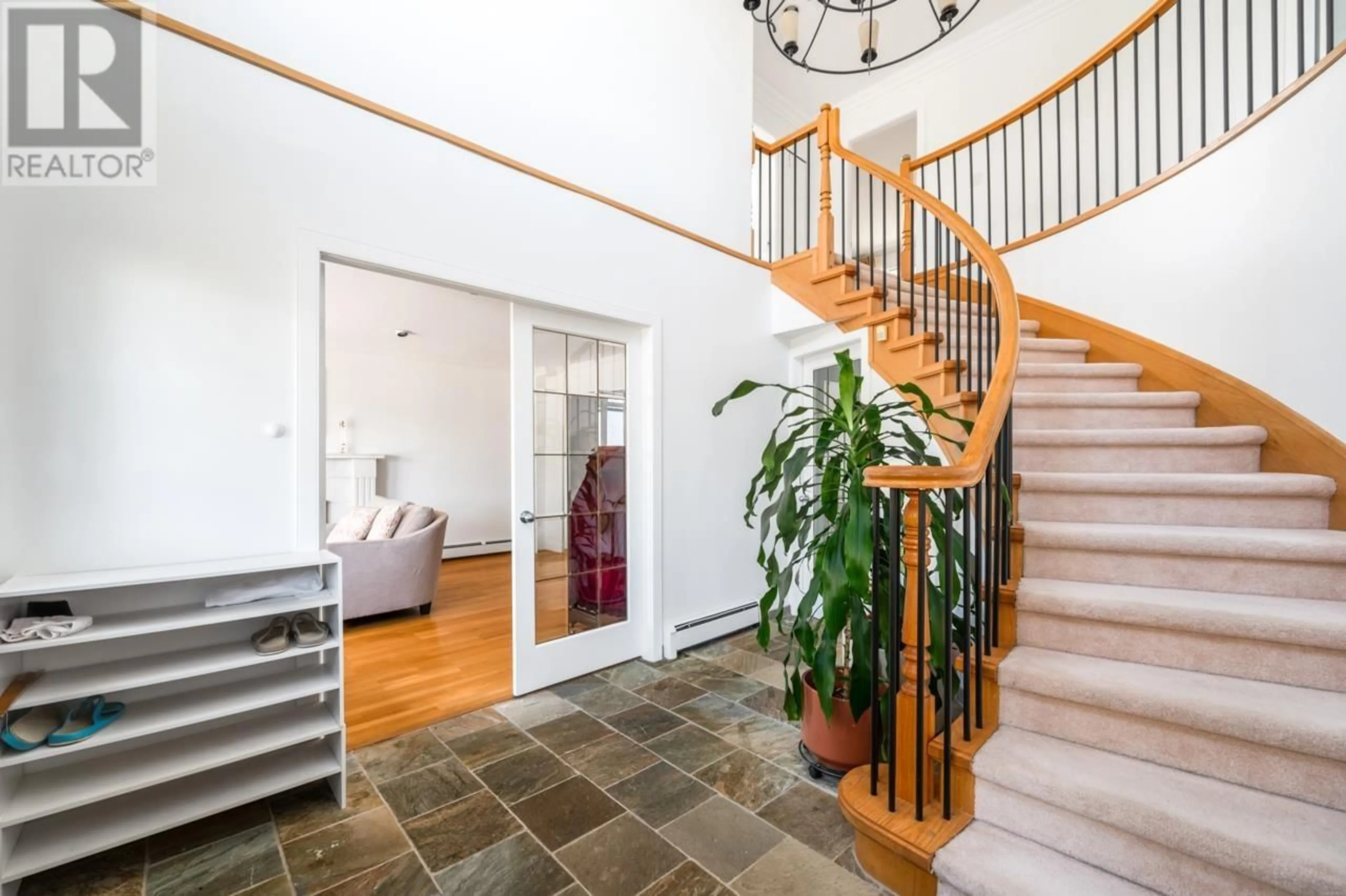 Indoor foyer for 2798 20TH AVENUE, Vancouver British Columbia V6L1H2