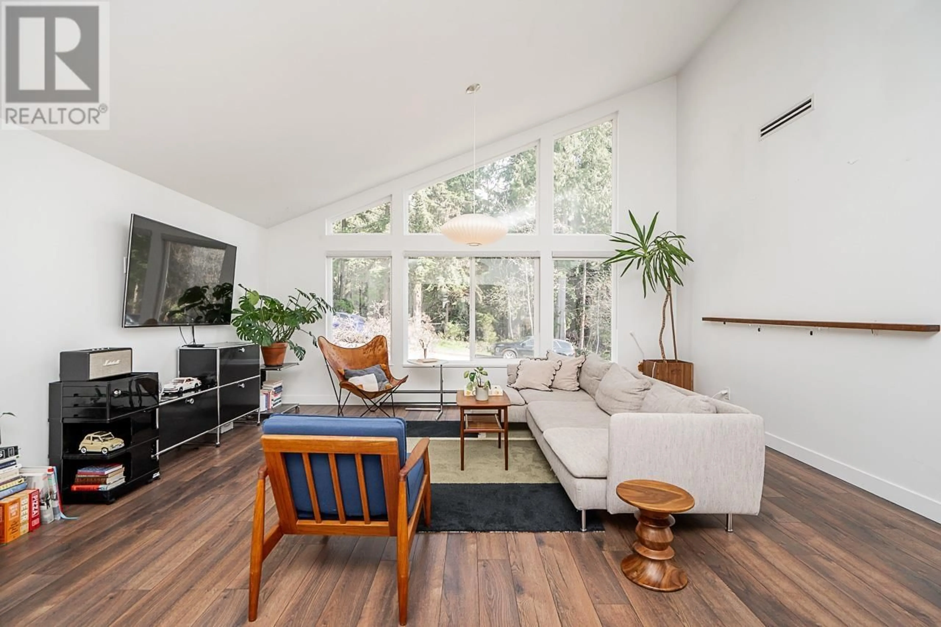 Living room with furniture, unknown for 531 22ND STREET, North Vancouver British Columbia V7L4P1