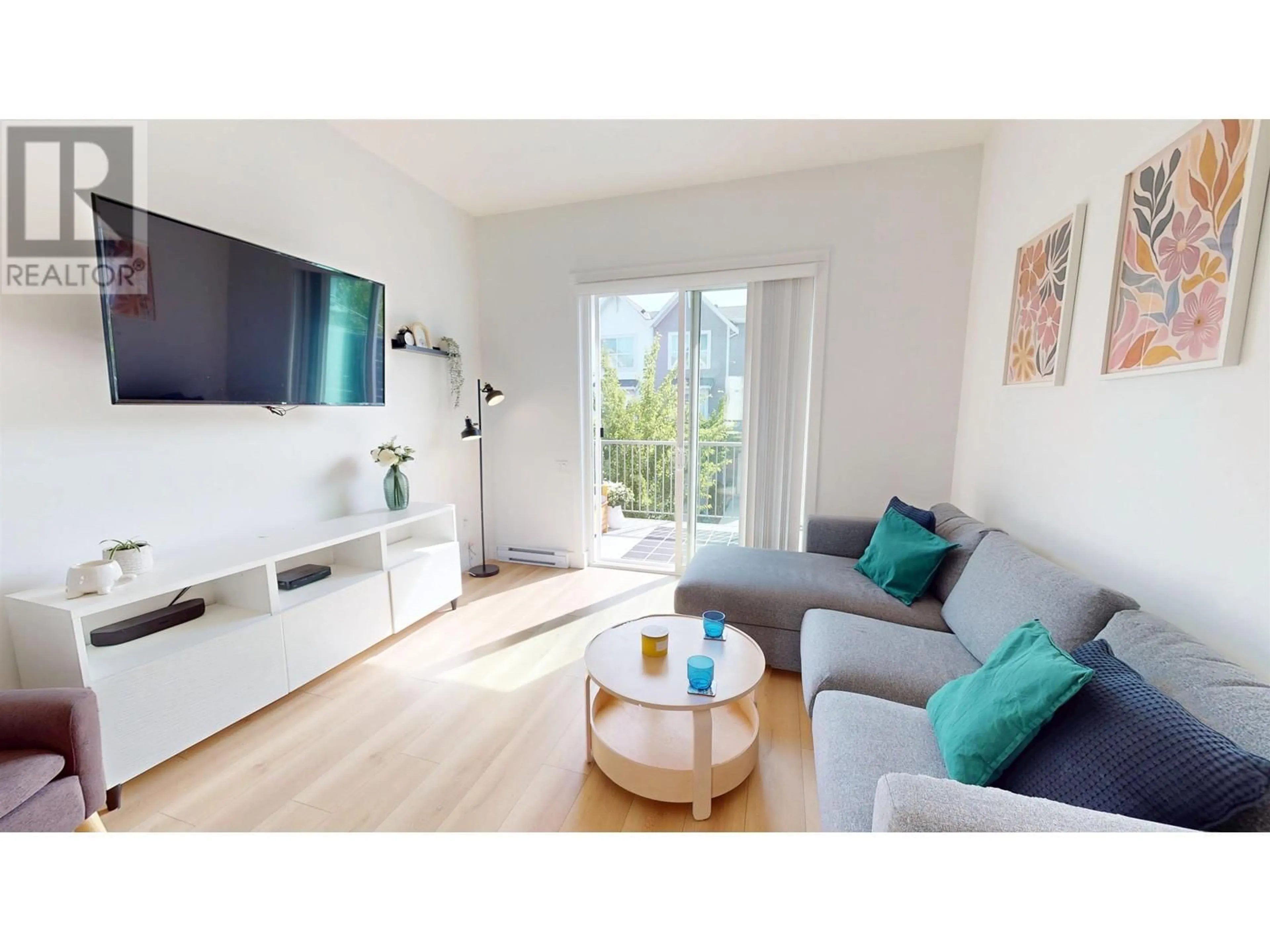 Living room with furniture, wood/laminate floor for 27 - 4656 ORCA WAY, Tsawwassen British Columbia V4M0C9