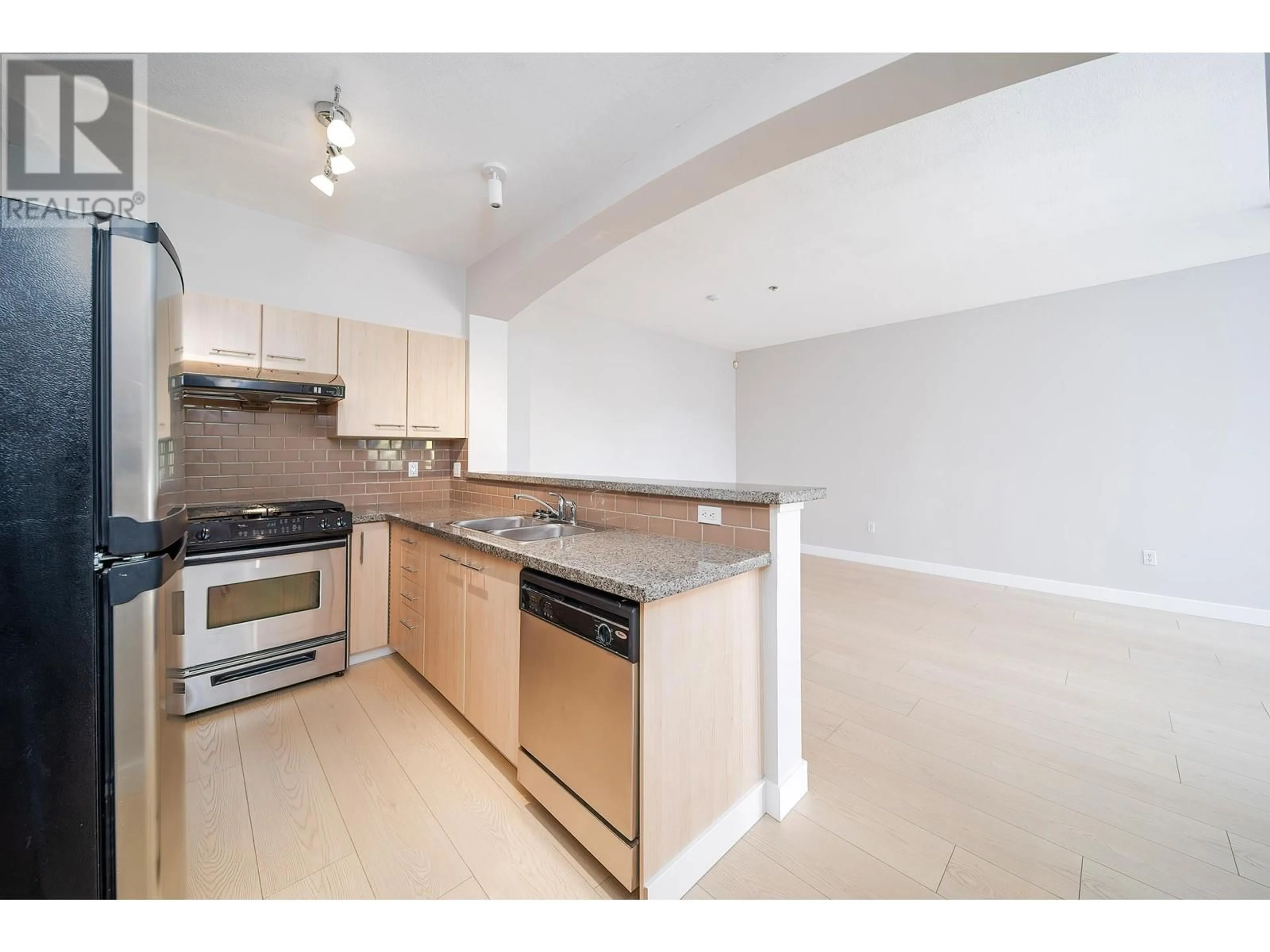 Standard kitchen, unknown for 5403 - 5111 GARDEN CITY ROAD, Richmond British Columbia V6X4H4