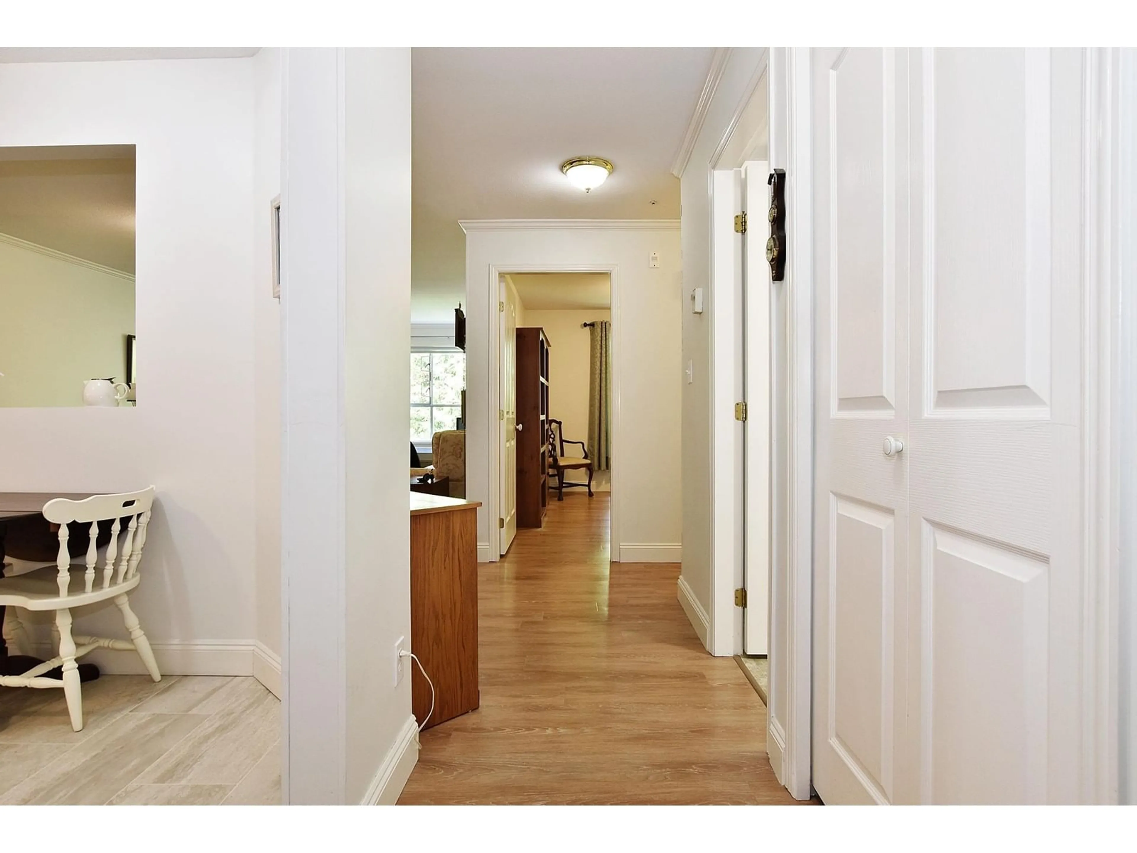 Indoor entryway for 208 - 2626 COUNTESS, Abbotsford British Columbia V2T5P3