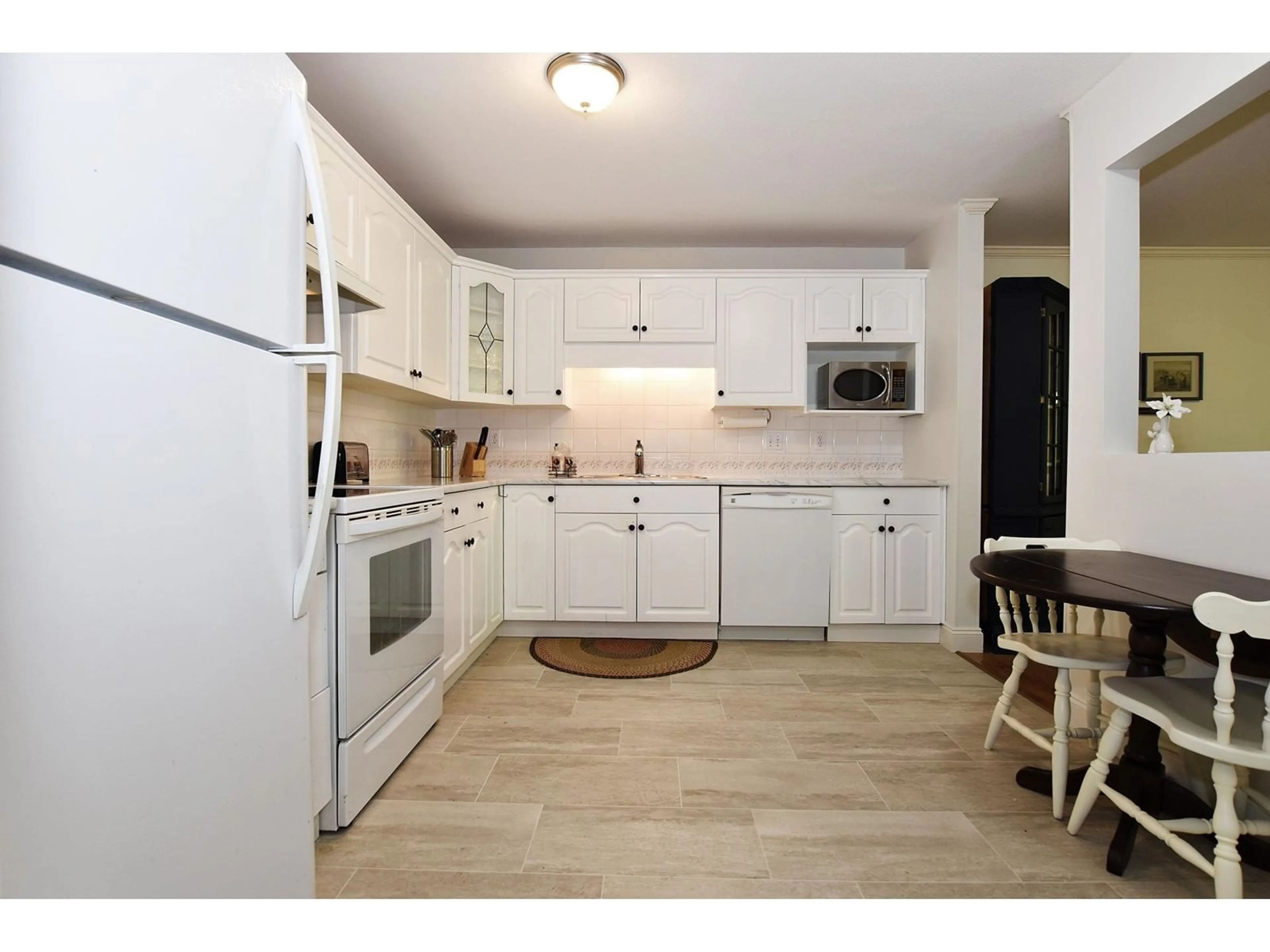 Standard kitchen, unknown for 208 - 2626 COUNTESS, Abbotsford British Columbia V2T5P3