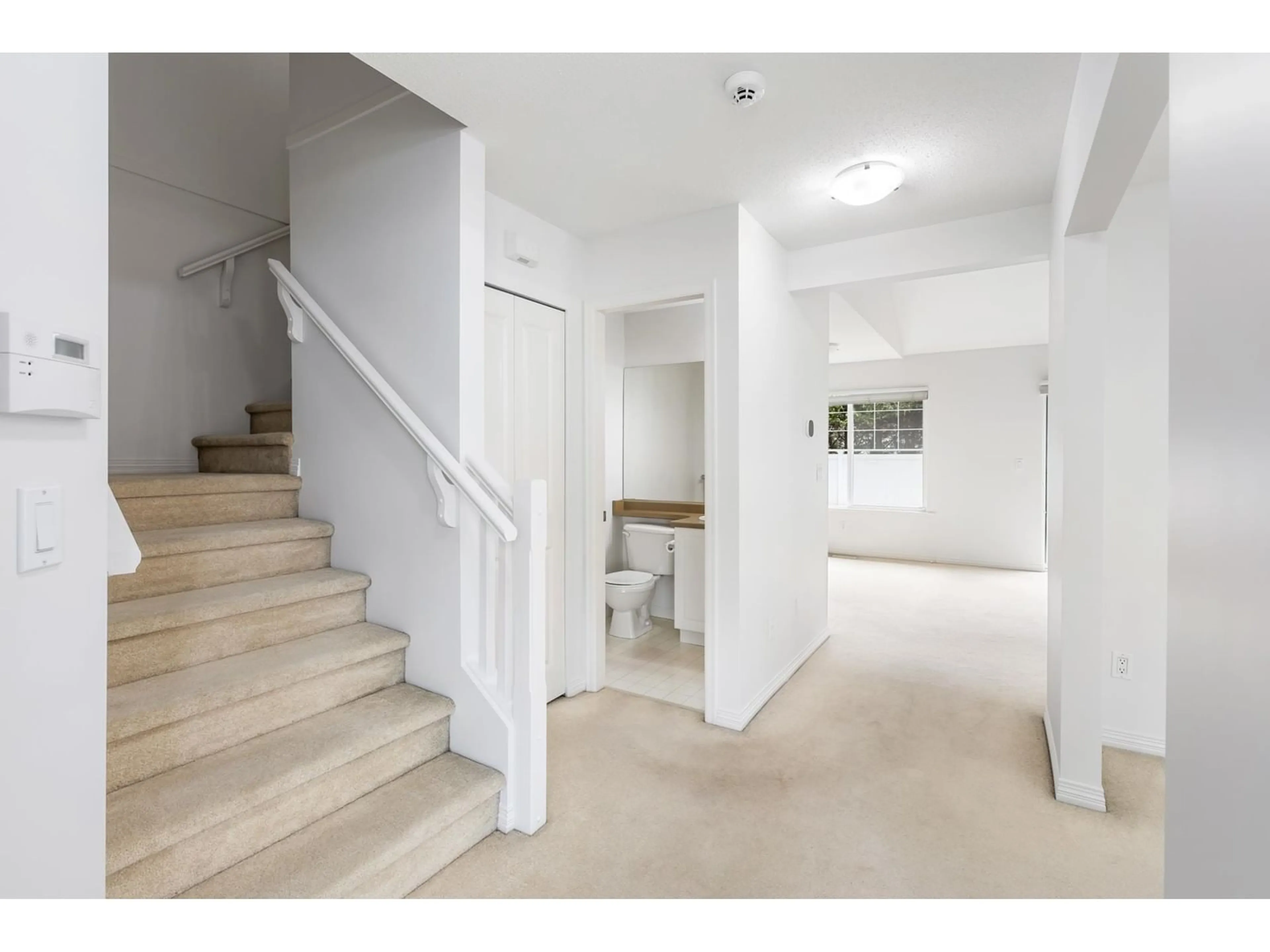 Indoor foyer for 21 - 17097 64, Surrey British Columbia V3S1Y5