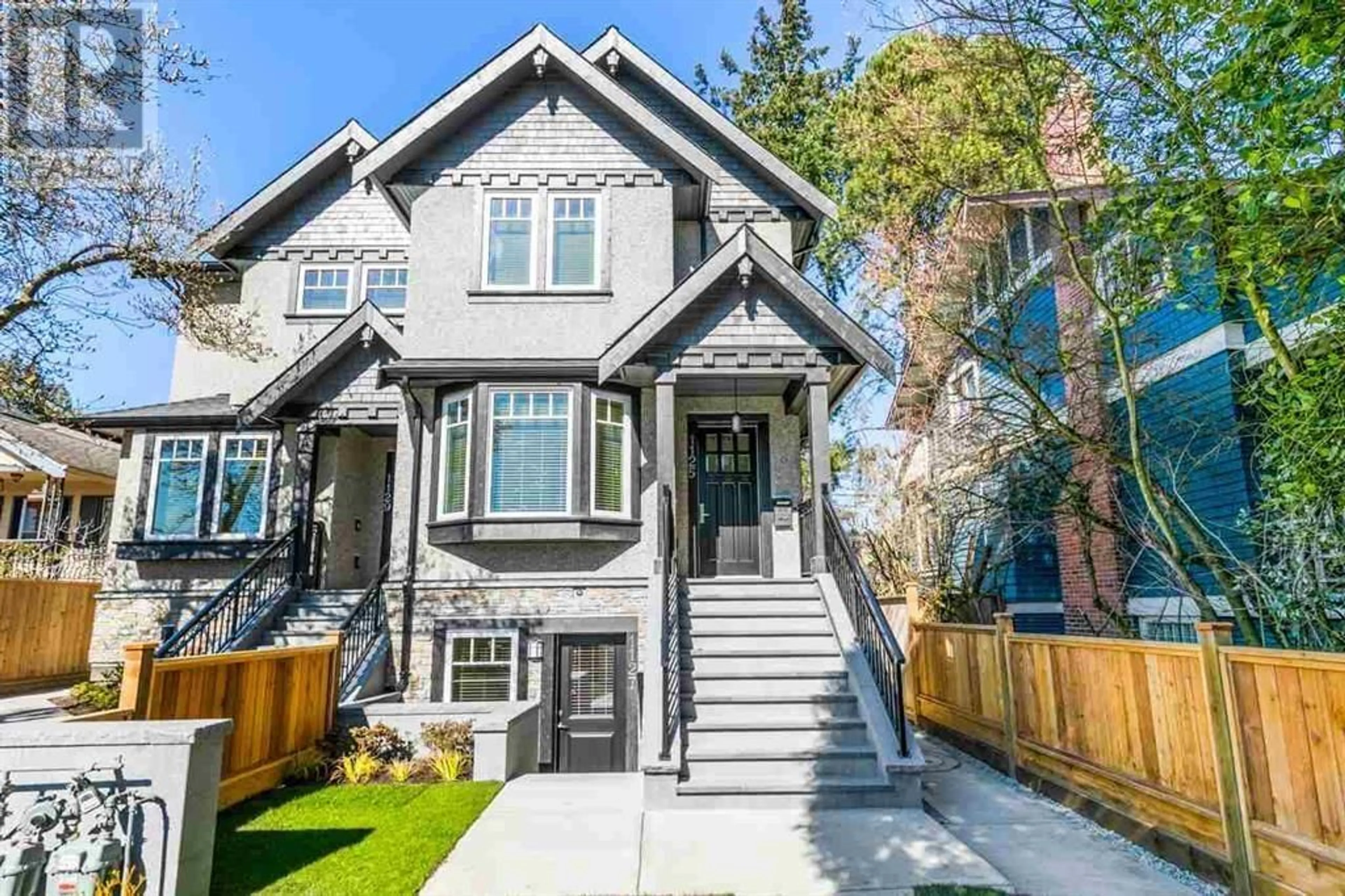 Home with vinyl exterior material, street for 1125 PARK DRIVE, Vancouver British Columbia V6P2J7