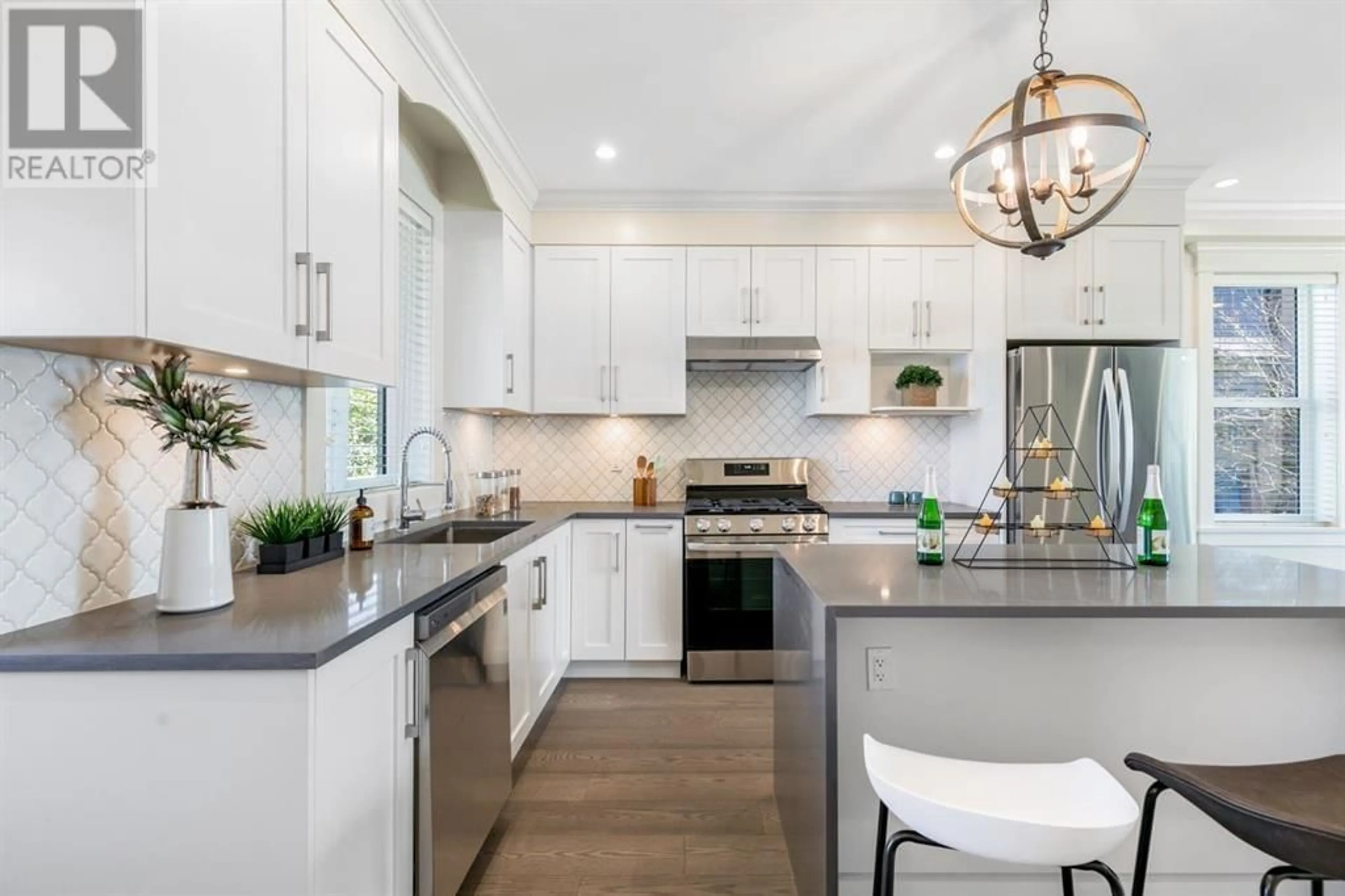 Contemporary kitchen, unknown for 1125 PARK DRIVE, Vancouver British Columbia V6P2J7