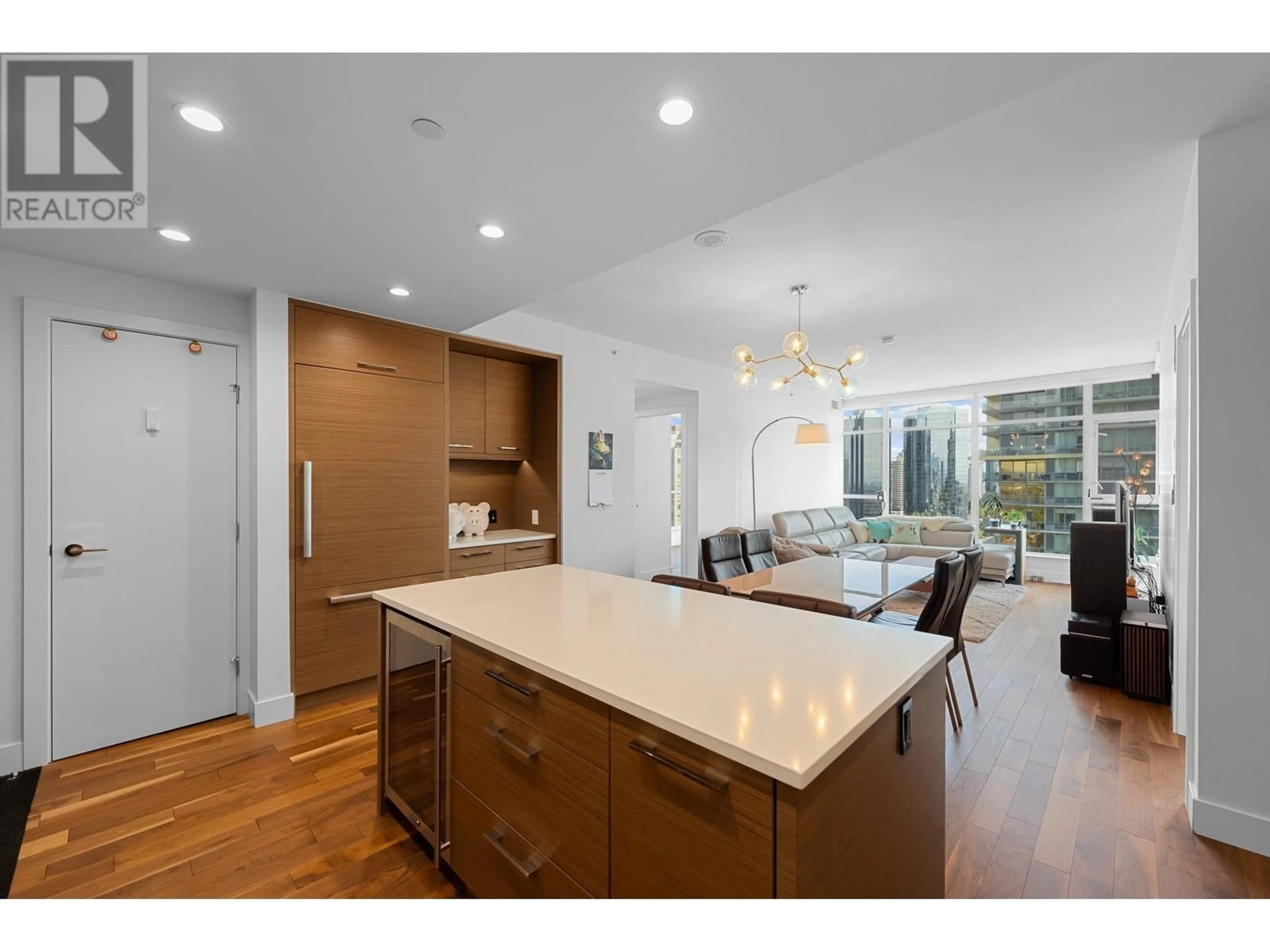 Open concept kitchen, unknown for 1905 - 4360 BERESFORD STREET, Burnaby British Columbia V5H0G2