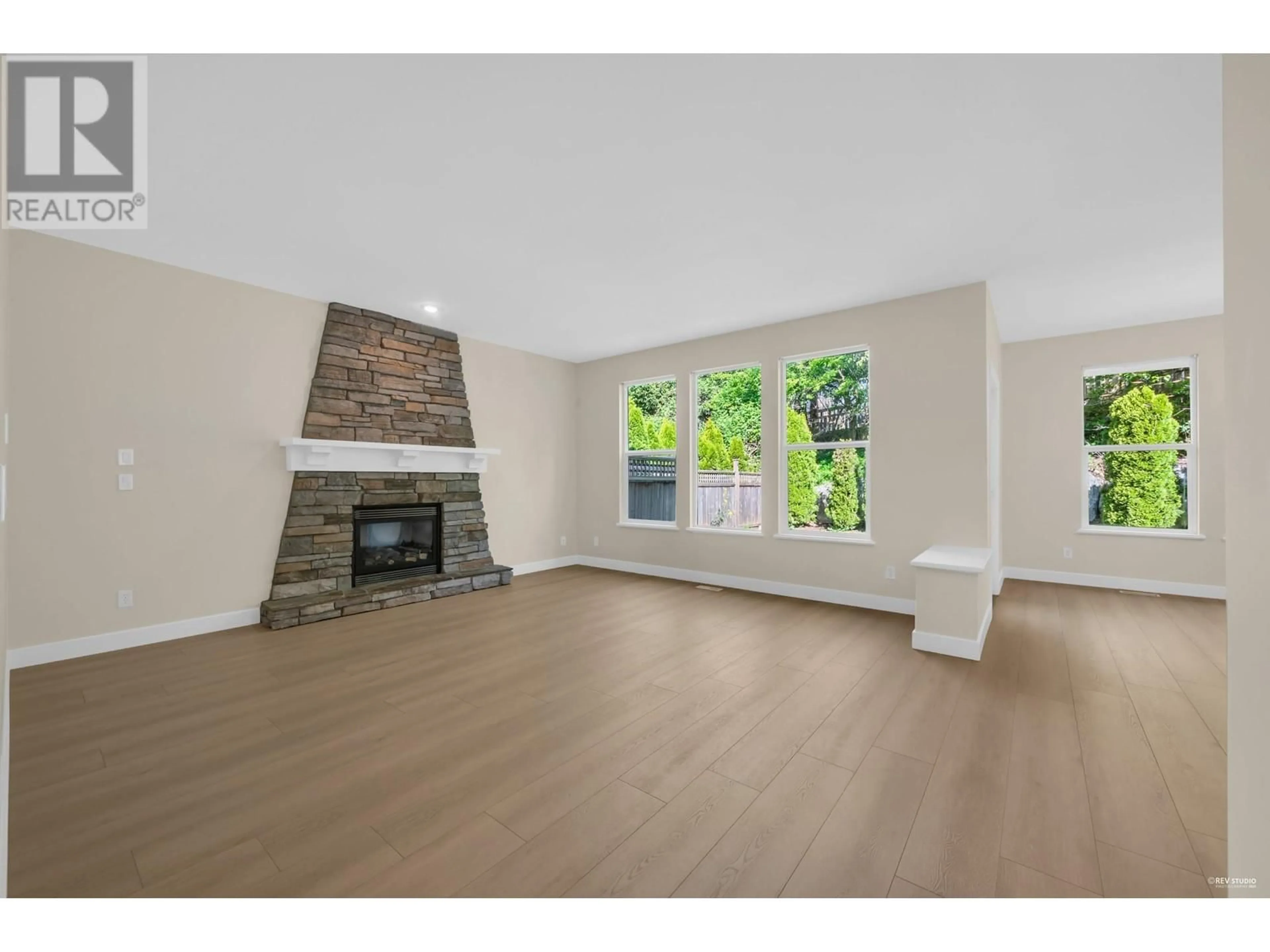 A pic of a room for 99 MAPLE DRIVE, Port Moody British Columbia V3E2Y2