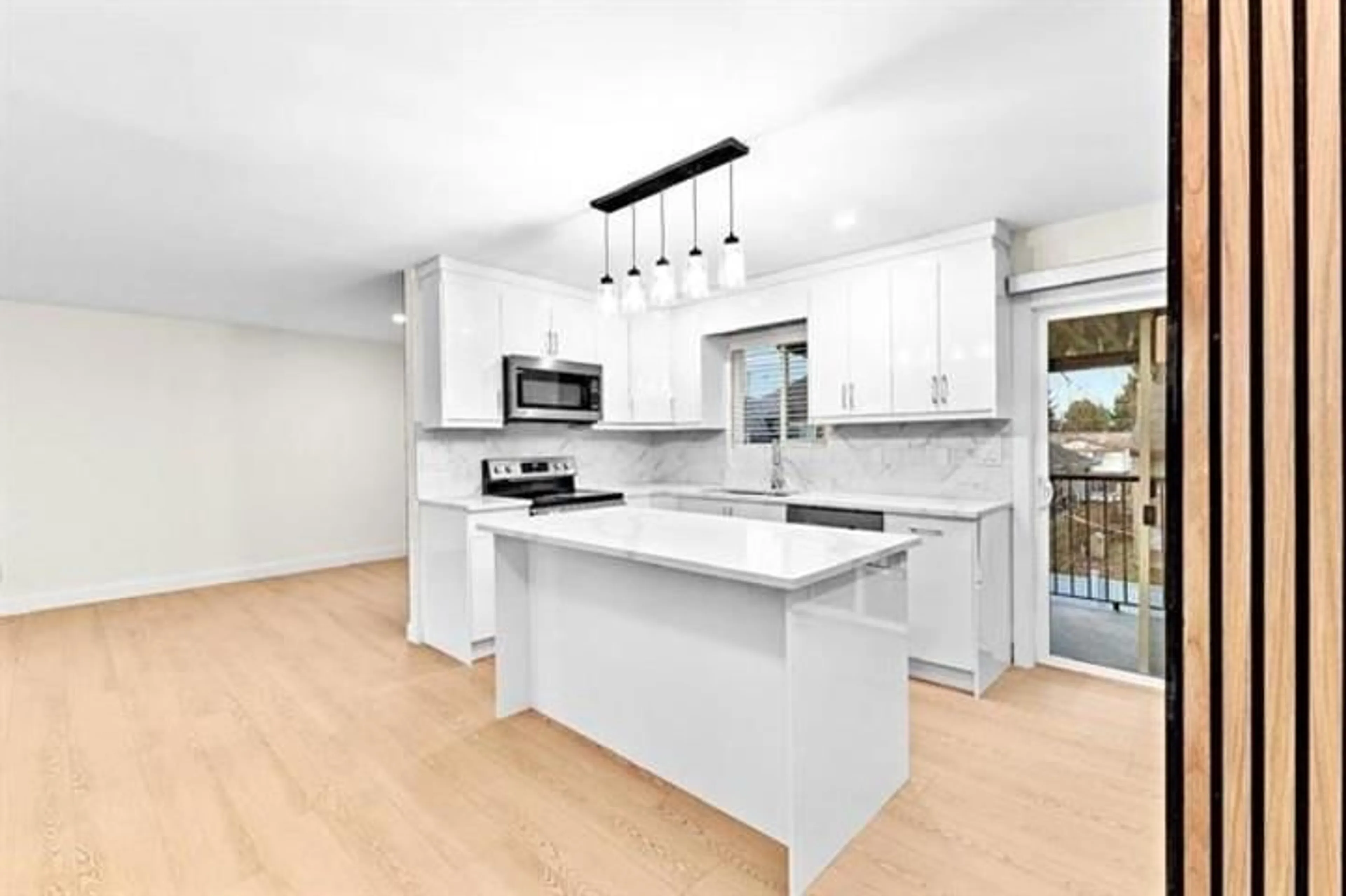 Open concept kitchen, ceramic/tile floor for 11633 87A, Delta British Columbia V4C3B2