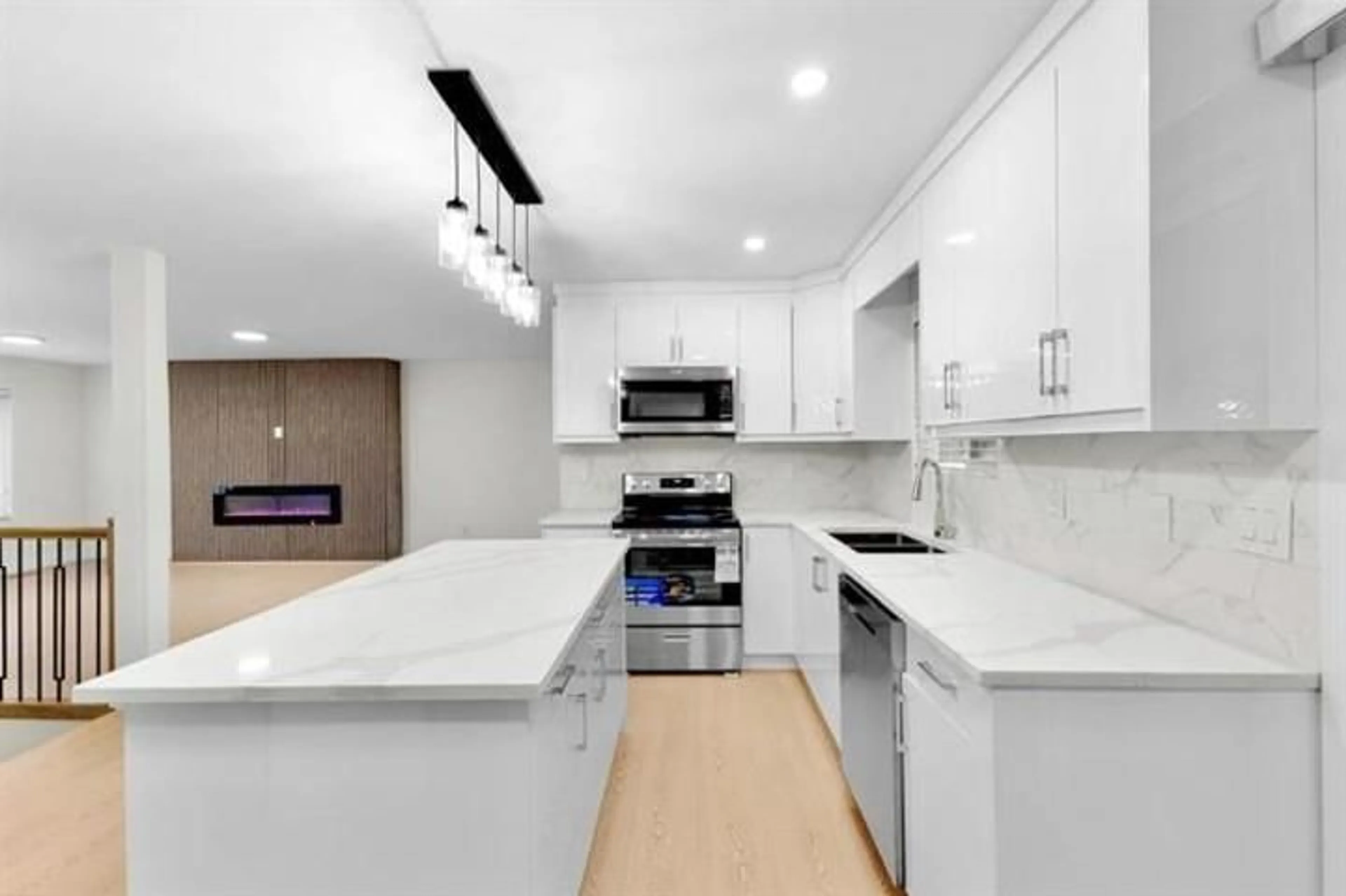 Open concept kitchen, ceramic/tile floor for 11633 87A, Delta British Columbia V4C3B2