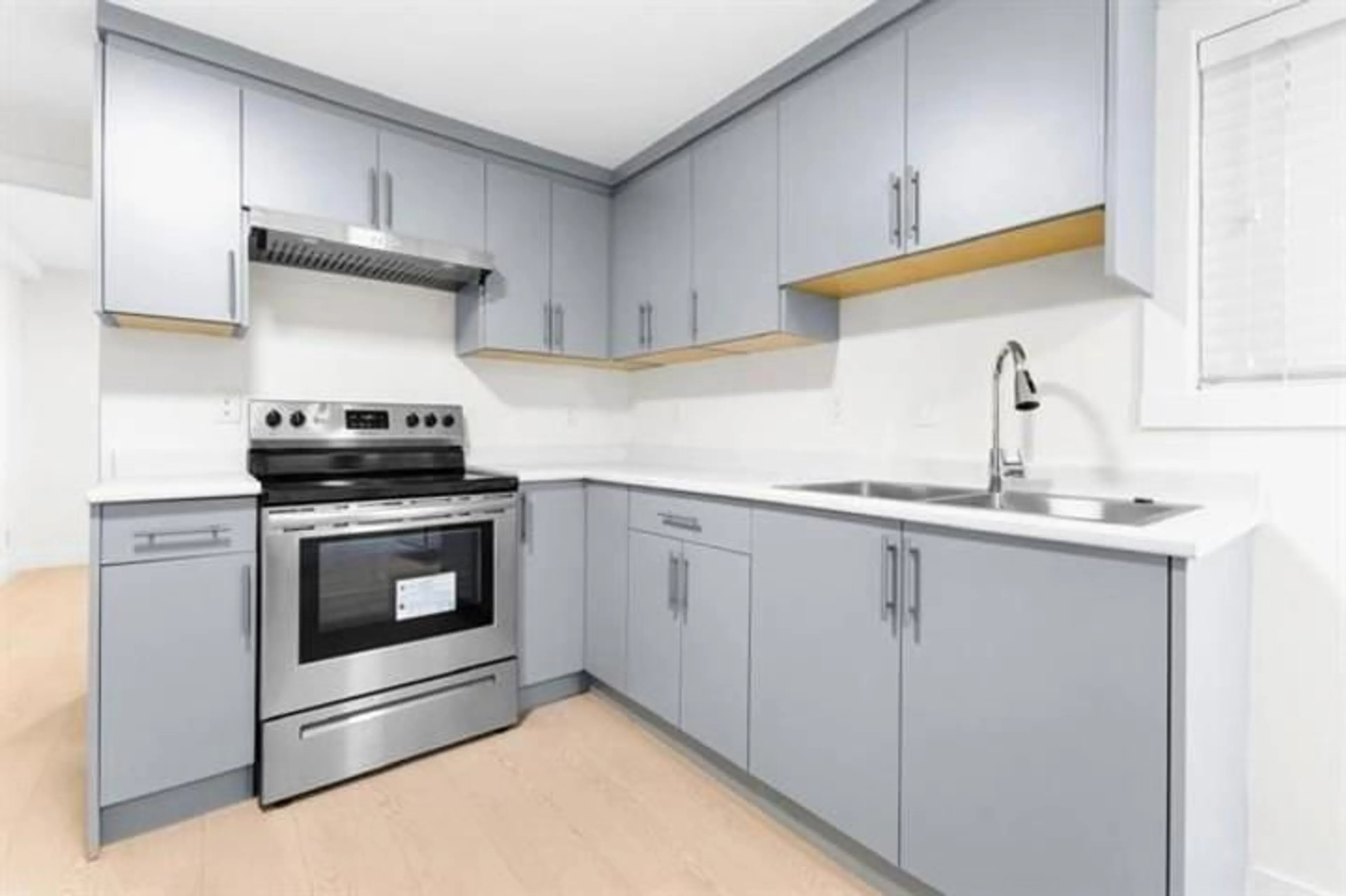 Standard kitchen, unknown for 11633 87A, Delta British Columbia V4C3B2