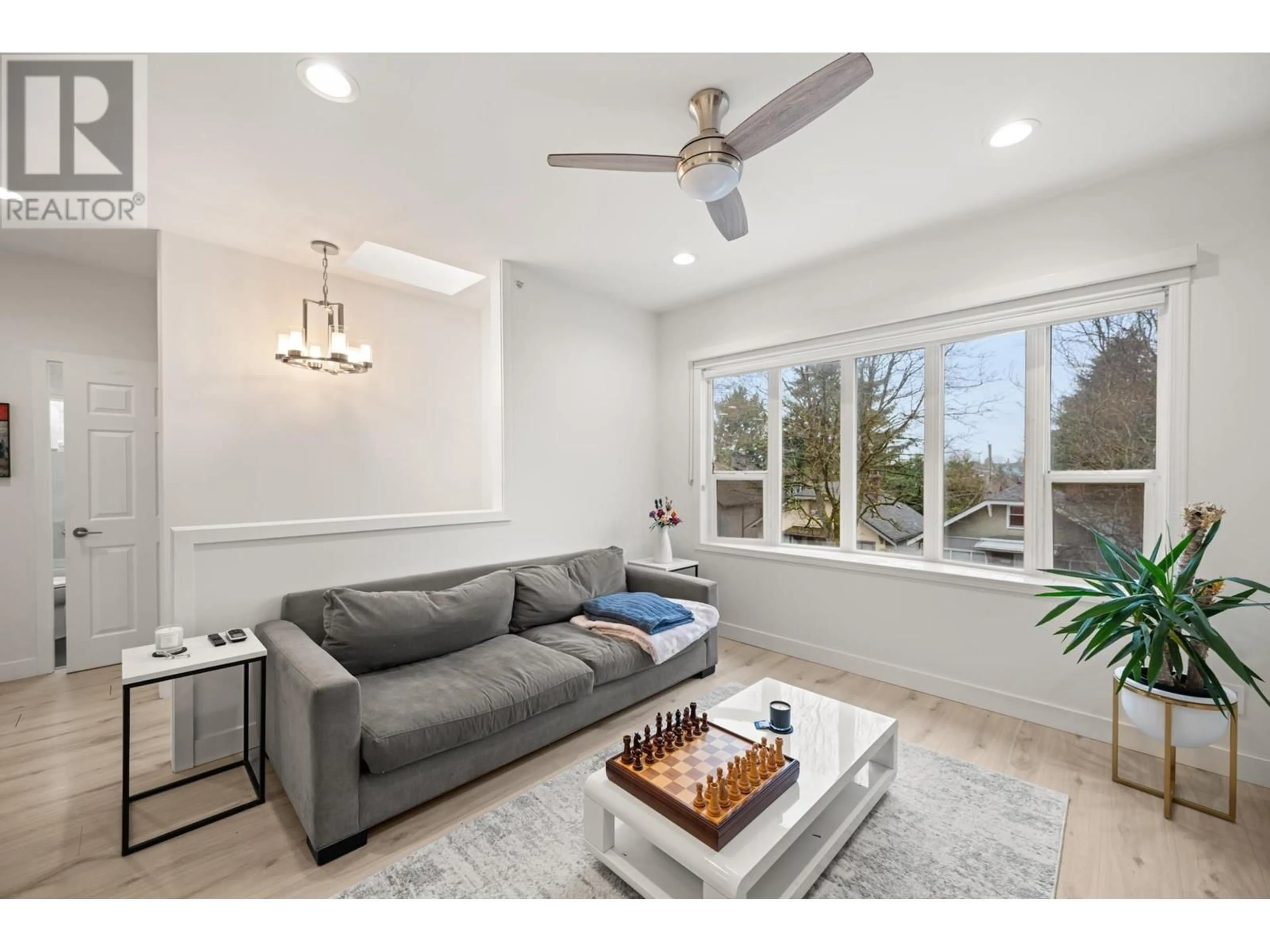 Living room with furniture, unknown for 5260 ST. CATHERINES STREET, Vancouver British Columbia V5W3G1