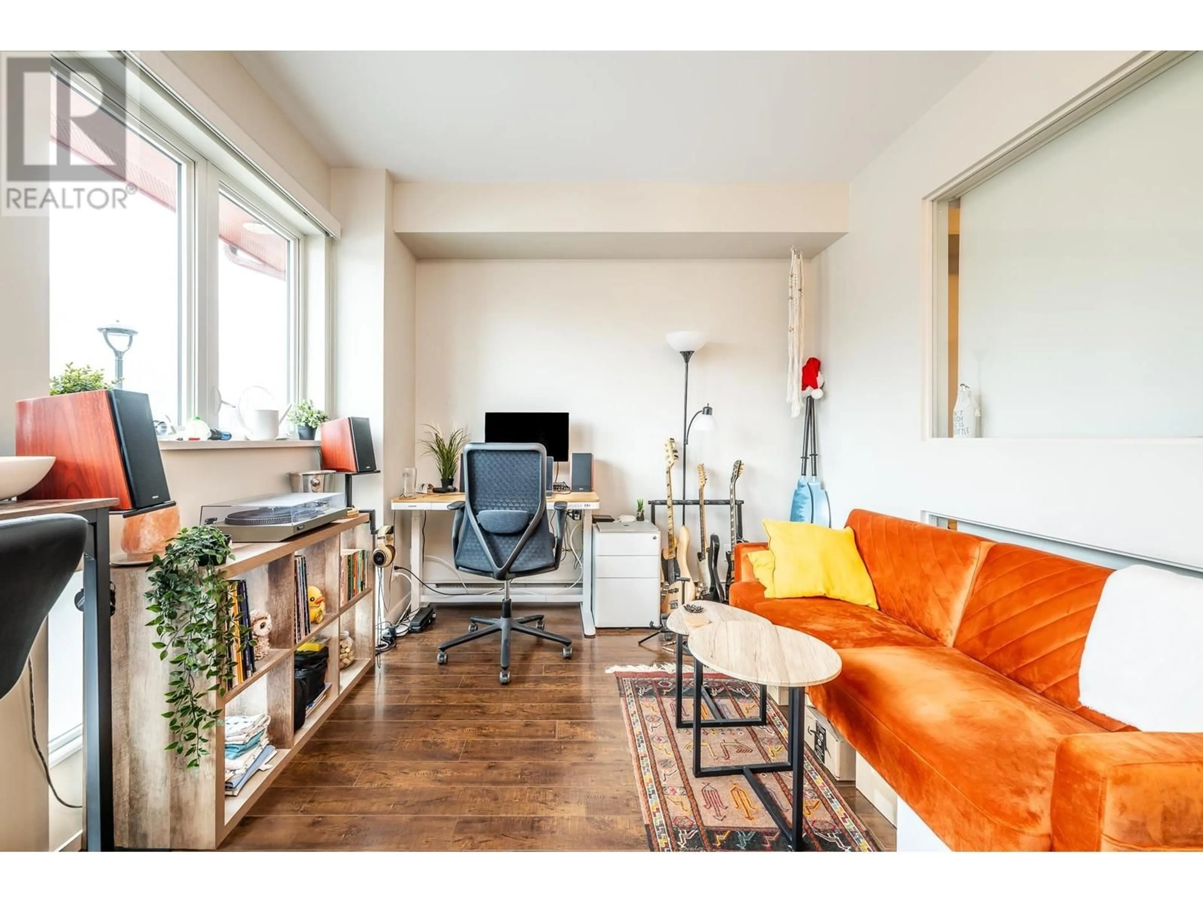 Living room with furniture, wood/laminate floor for 202 - 37841 CLEVELAND AVENUE, Squamish British Columbia V8B0S8
