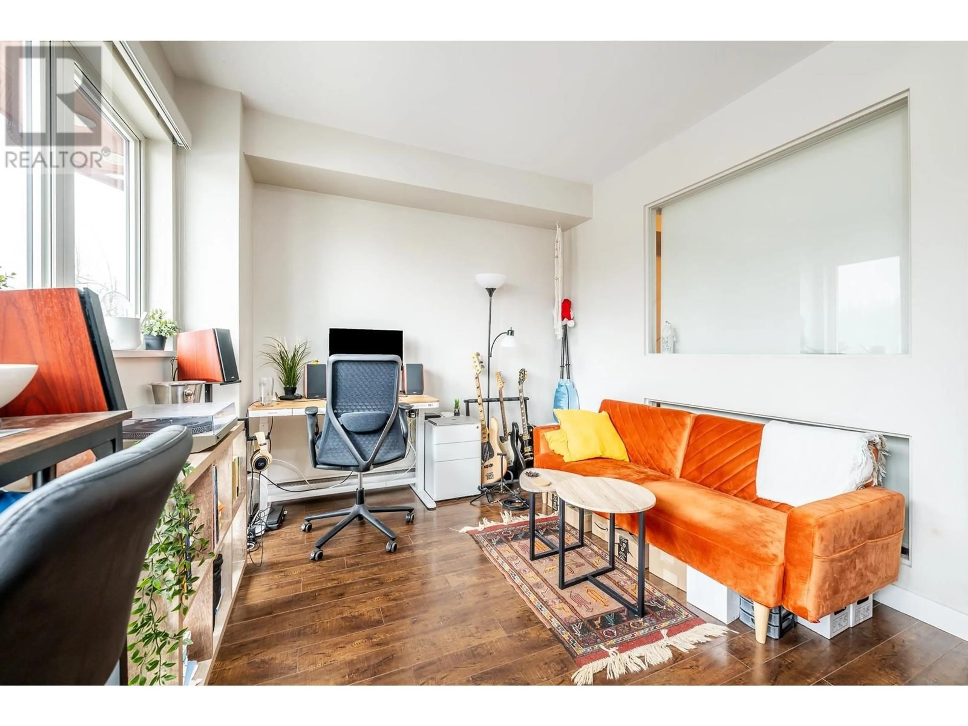 Living room with furniture, wood/laminate floor for 202 - 37841 CLEVELAND AVENUE, Squamish British Columbia V8B0S8