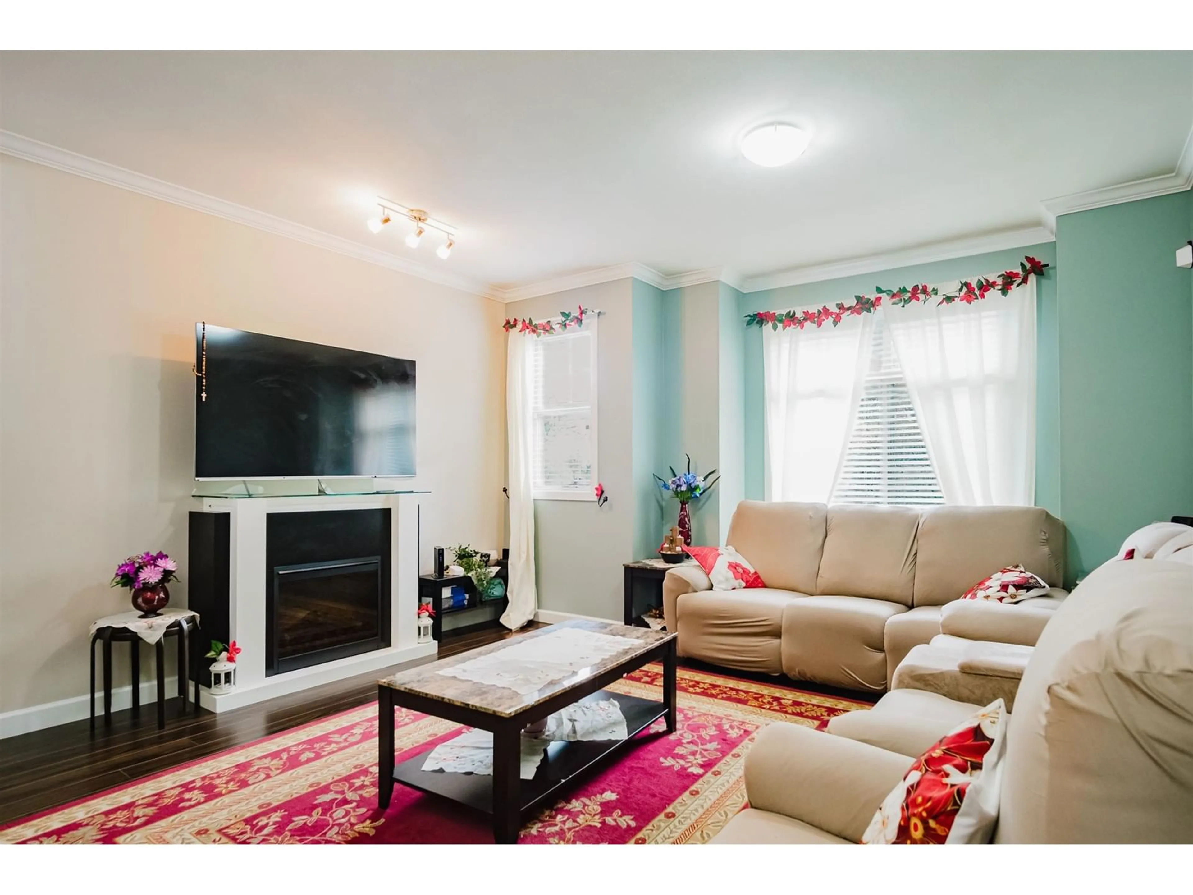 Living room with furniture, wood/laminate floor for 24 - 7121 192, Surrey British Columbia V4N6K6