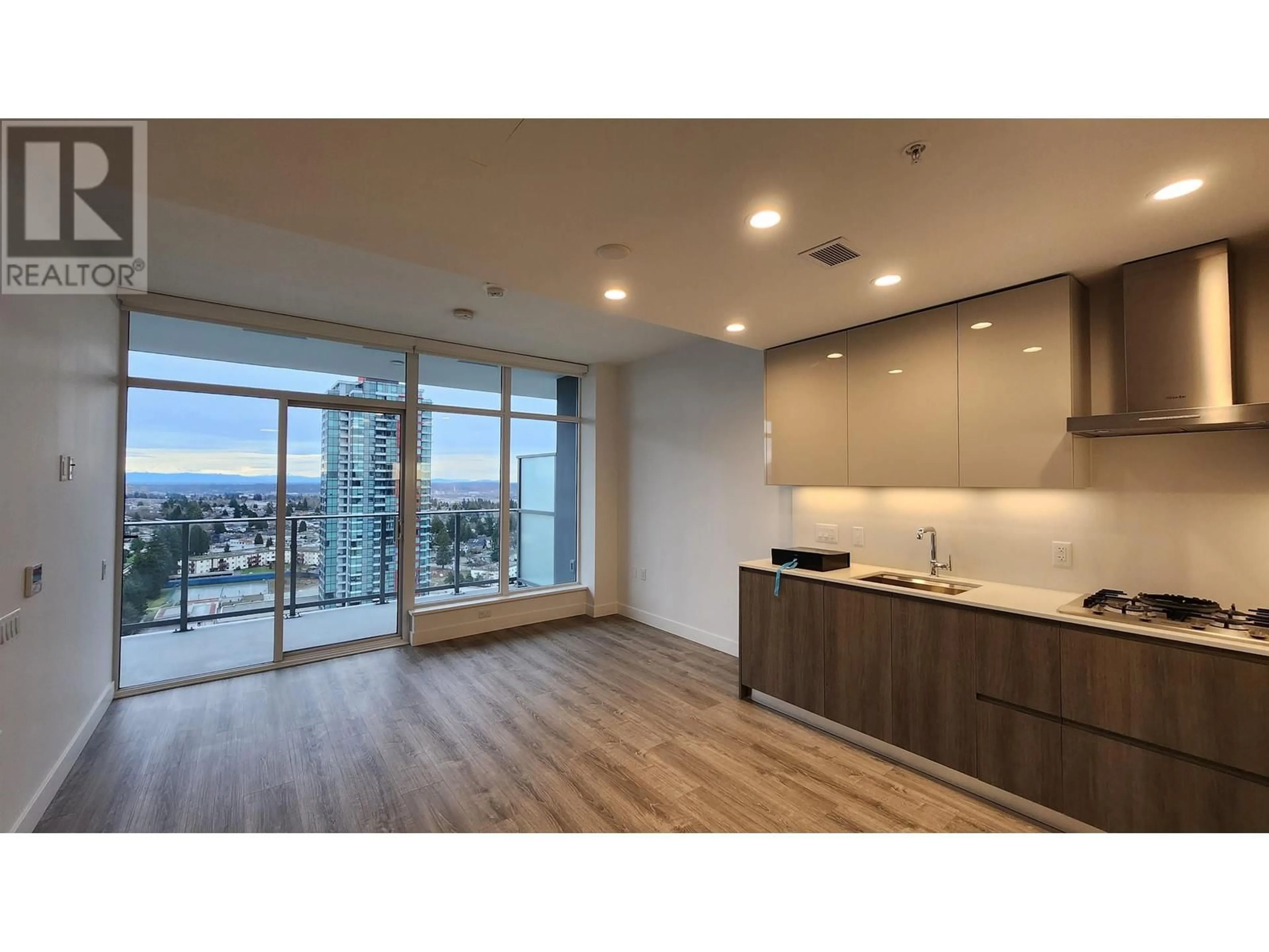 Open concept kitchen, wood/laminate floor for 1903 - 6511 SUSSEX AVENUE, Burnaby British Columbia V5H0K5