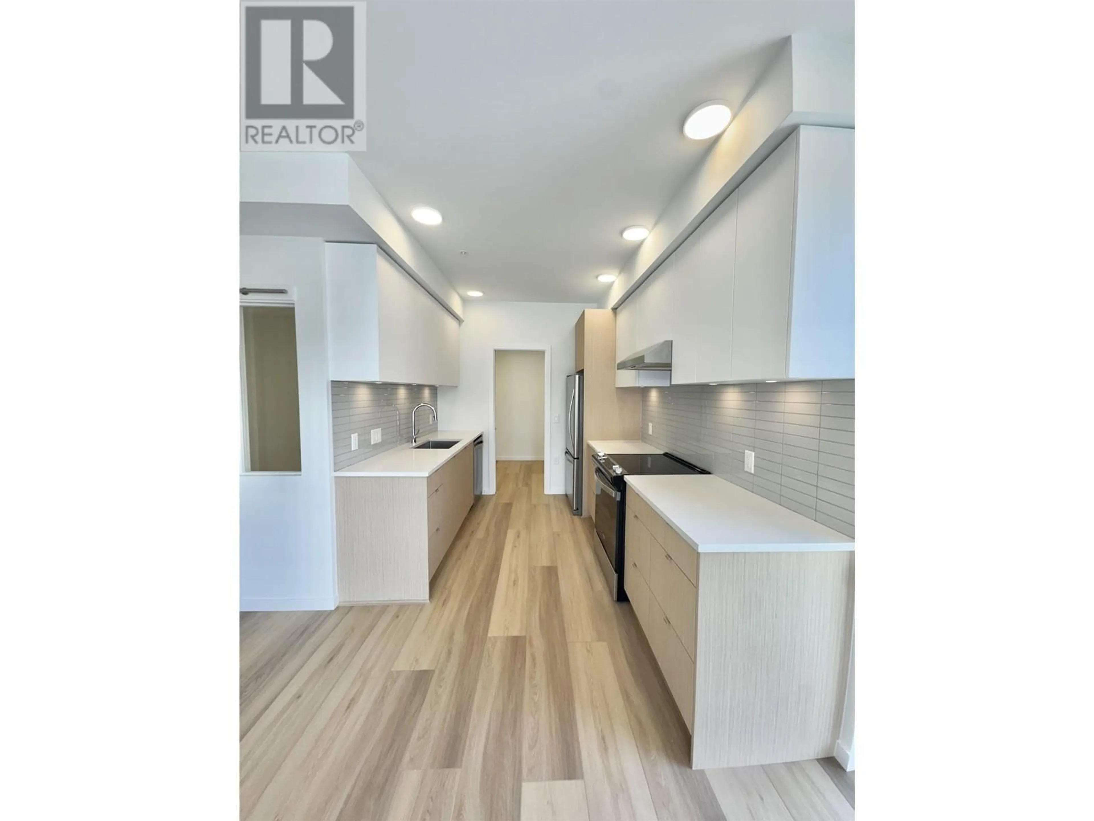 Open concept kitchen, wood/laminate floor for 301 - 37994 SECOND AVENUE, Squamish British Columbia V8B0C3
