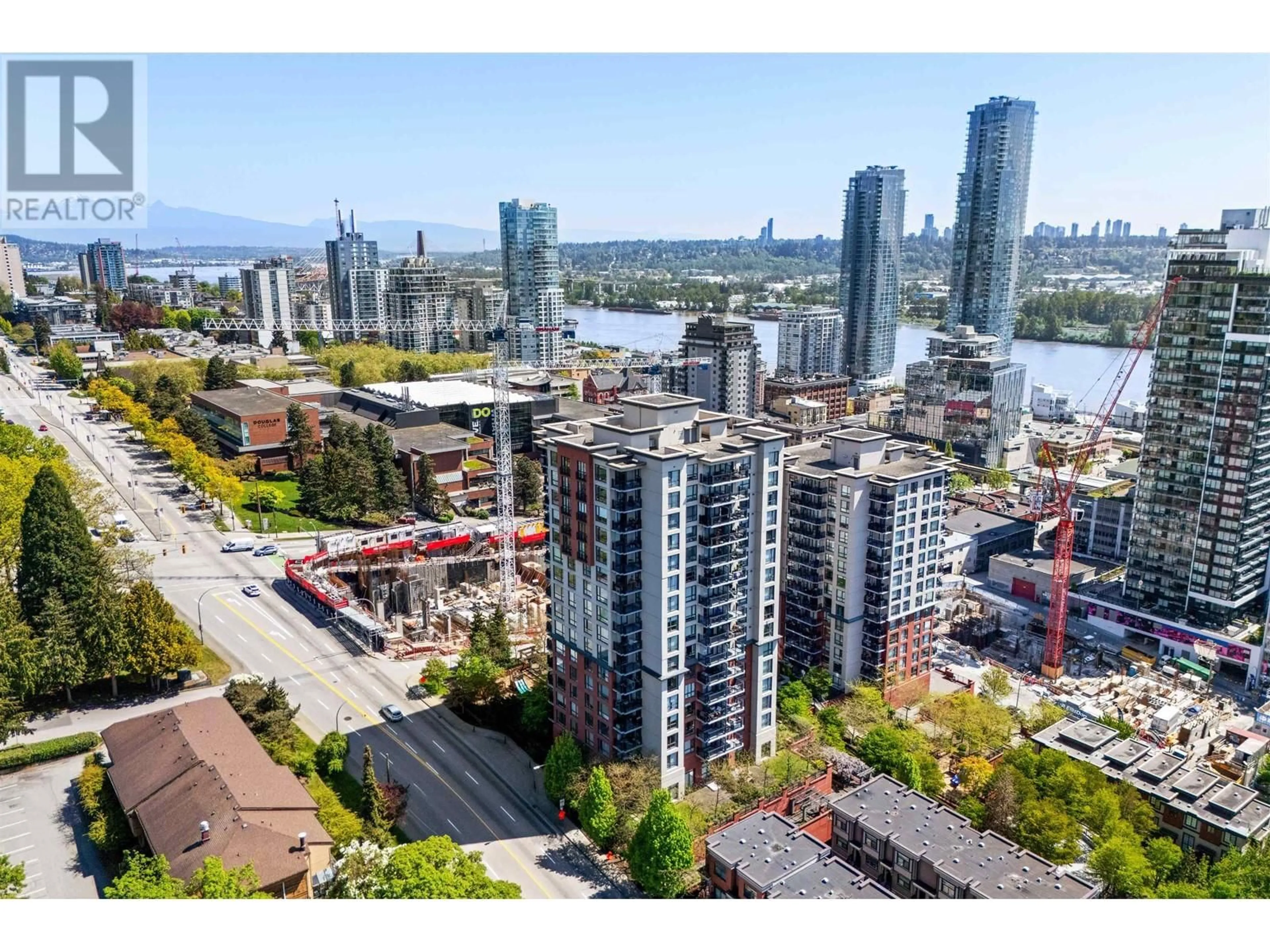 A pic from outside/outdoor area/front of a property/back of a property/a pic from drone, city buildings view from balcony for 302 - 814 ROYAL AVENUE, New Westminster British Columbia V3M1J9