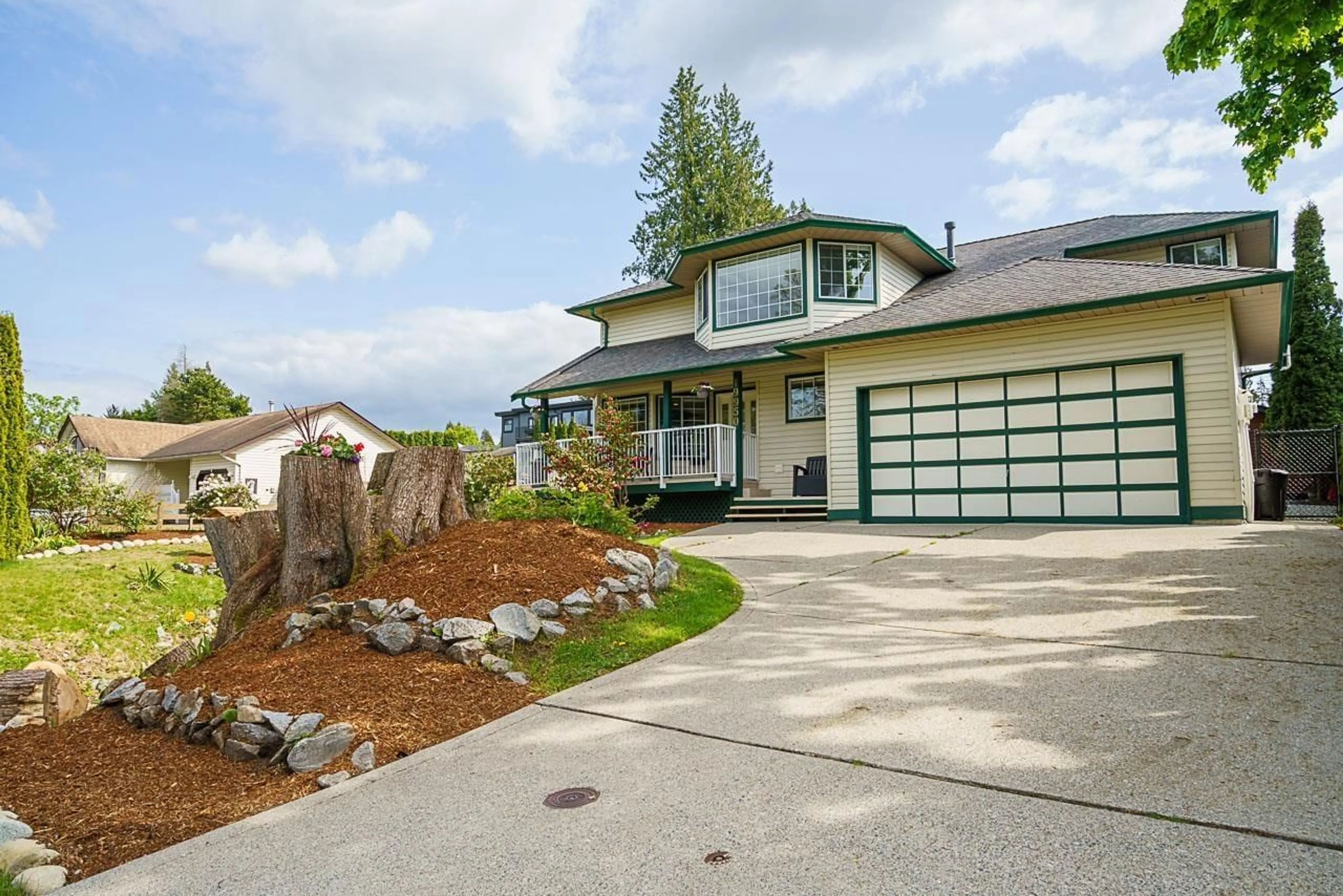 Home with vinyl exterior material, mountain view for 19950 48A, Langley British Columbia V3A6Z7