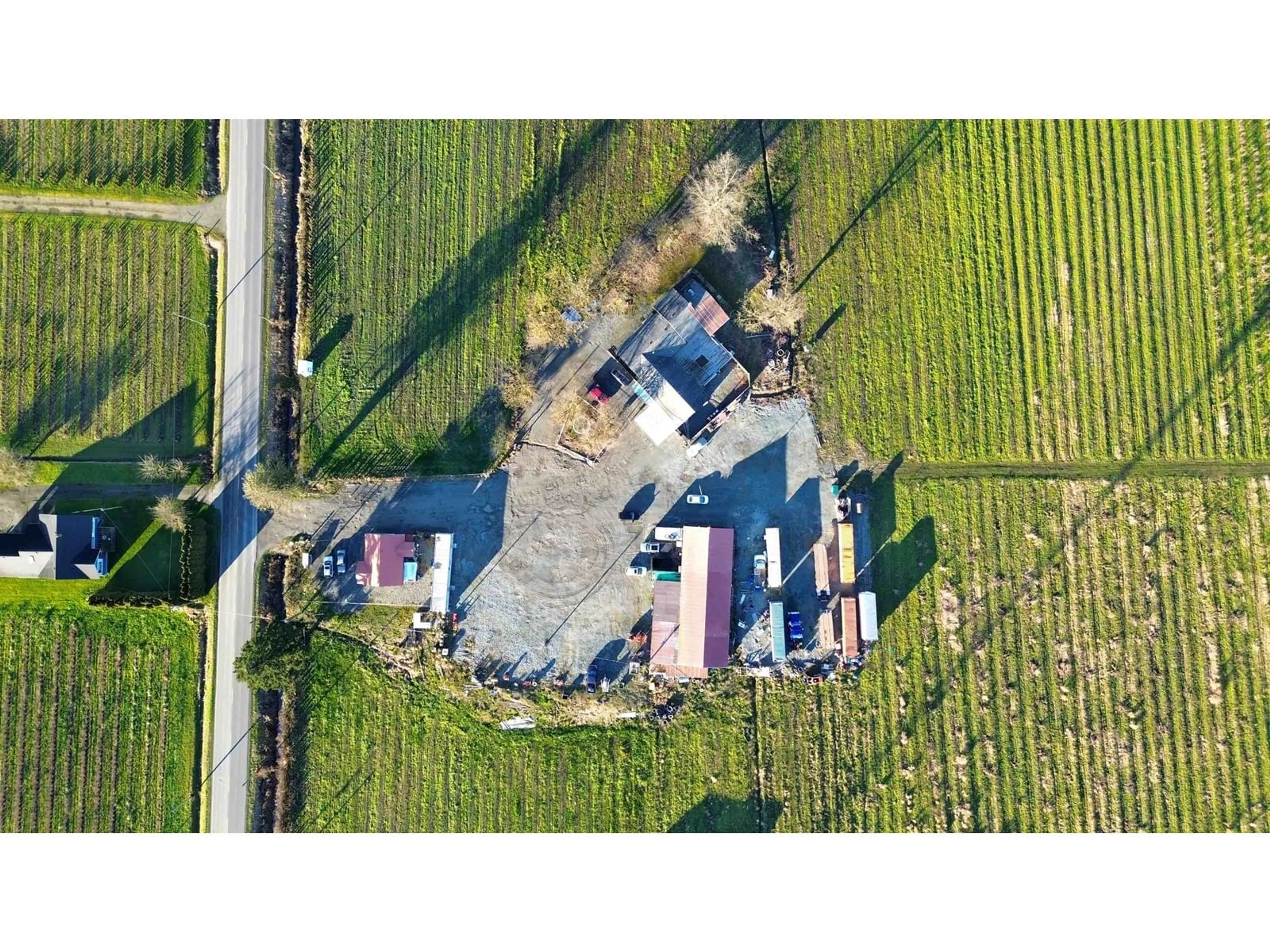 A pic from outside/outdoor area/front of a property/back of a property/a pic from drone, building for 5038 RIVERSIDE, Abbotsford British Columbia V4X1W9